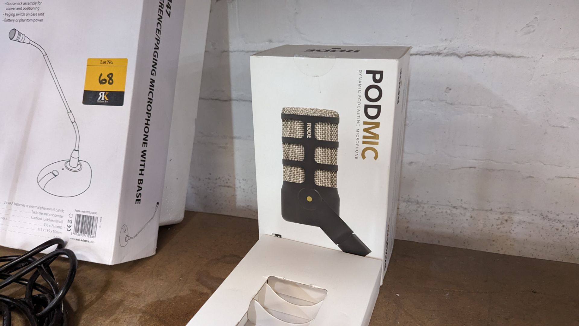 Rode PodMic-Dynamic podcasting microphone, in original box - Image 5 of 12