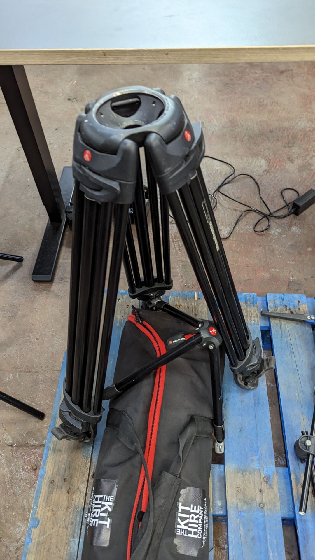 Mixed lot comprising Manfrotto 545B tripod legs (no head), mid level spreader & soft bag (damage to - Image 7 of 9