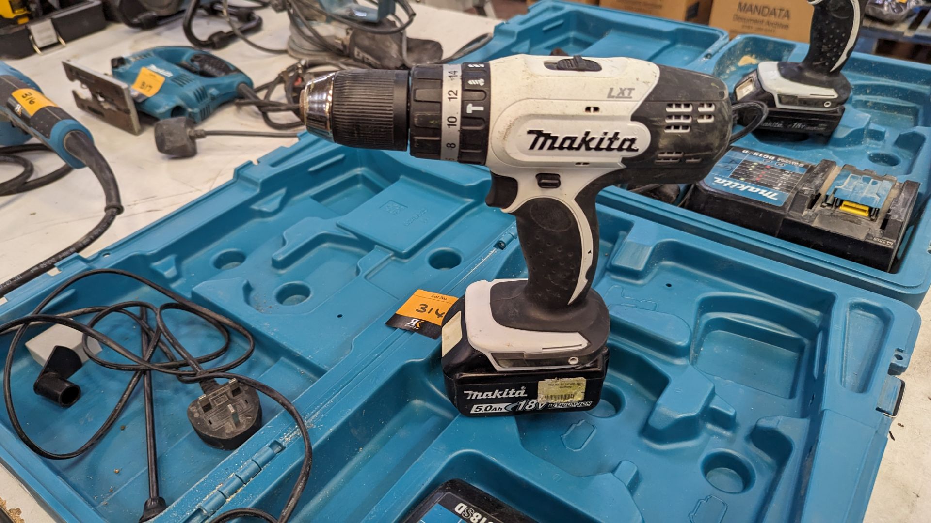 Makita cordless drill kit comprising model DHP453 drill, 5.0AH 18V battery, model DC18SD charger plu - Image 5 of 8