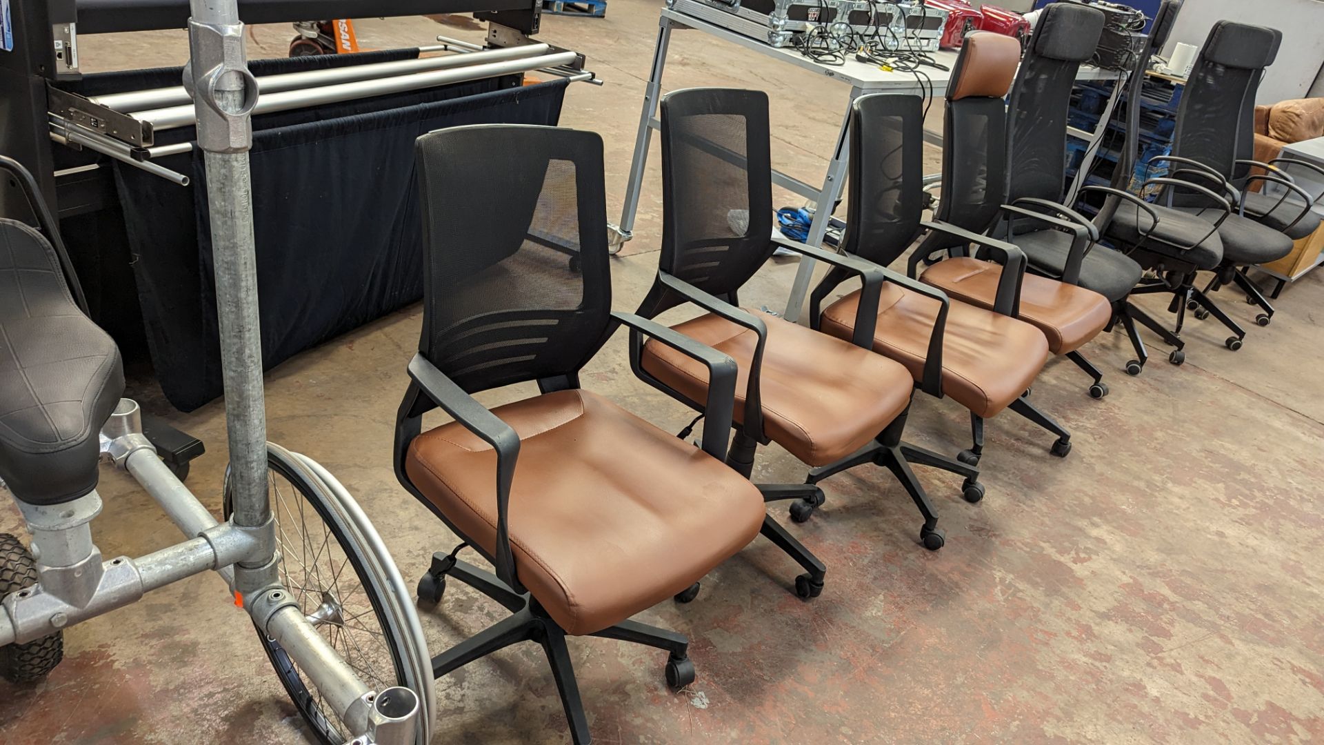 4 off matching modern mesh back chairs with brown leather/leather look seat bases, one of which has - Image 10 of 10