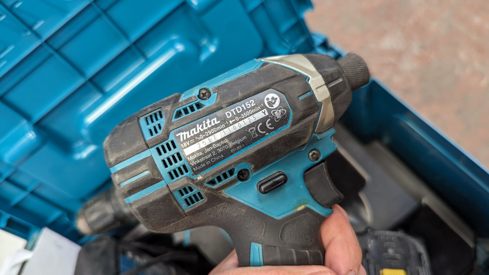 Makita twin cordless drill/driver set including case, battery & charger. NB we cannot be certain if - Image 10 of 14