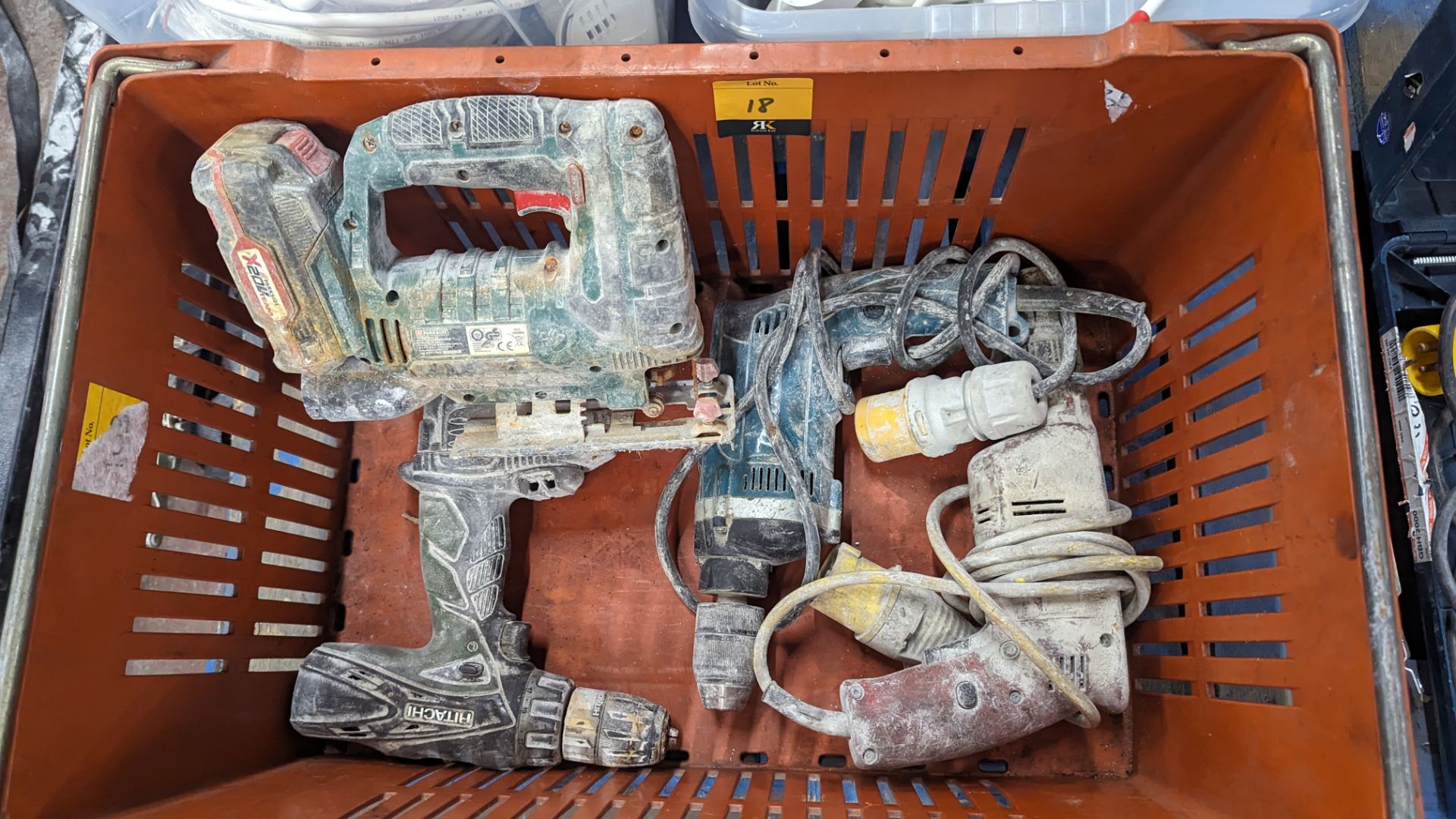 The contents of a crate of assorted power tools including 110V & cordless - Image 4 of 8