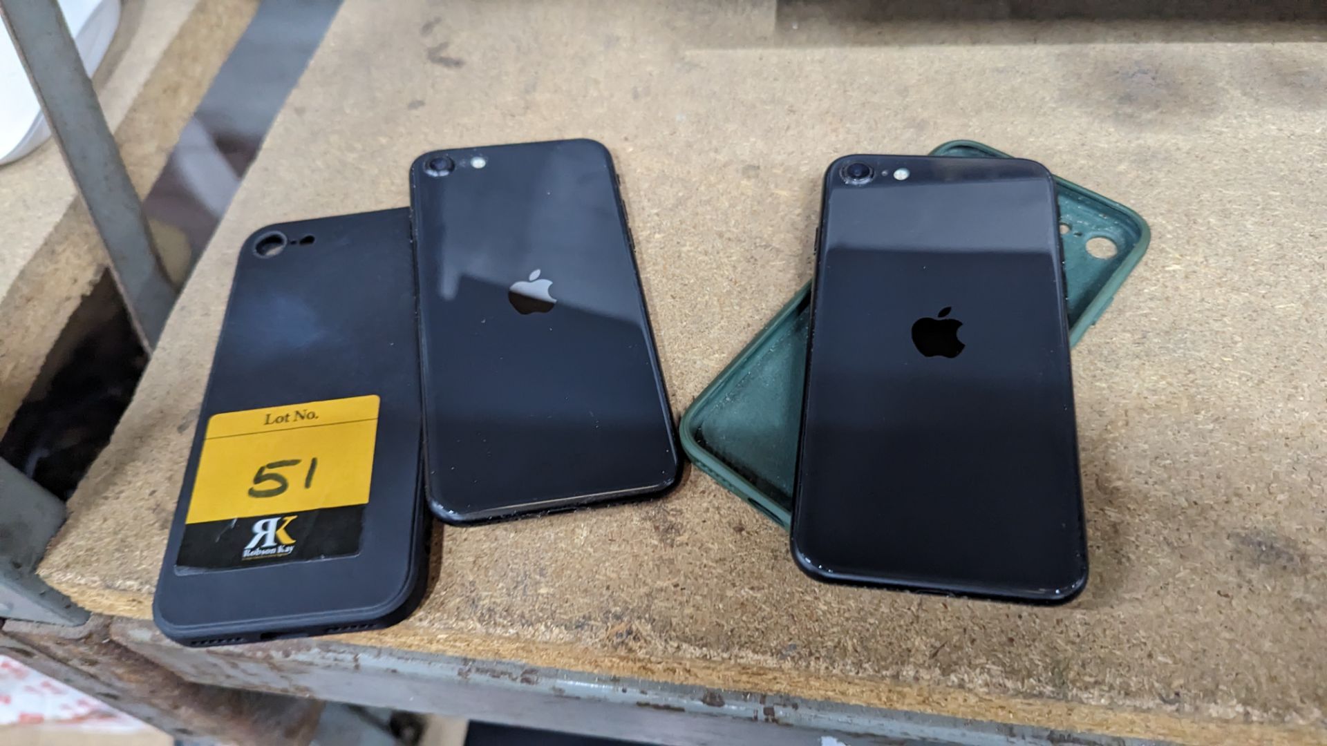 2 off assorted Apple iPhones. NB no ancillaries. NB2 possibly locked to an account - Image 6 of 7