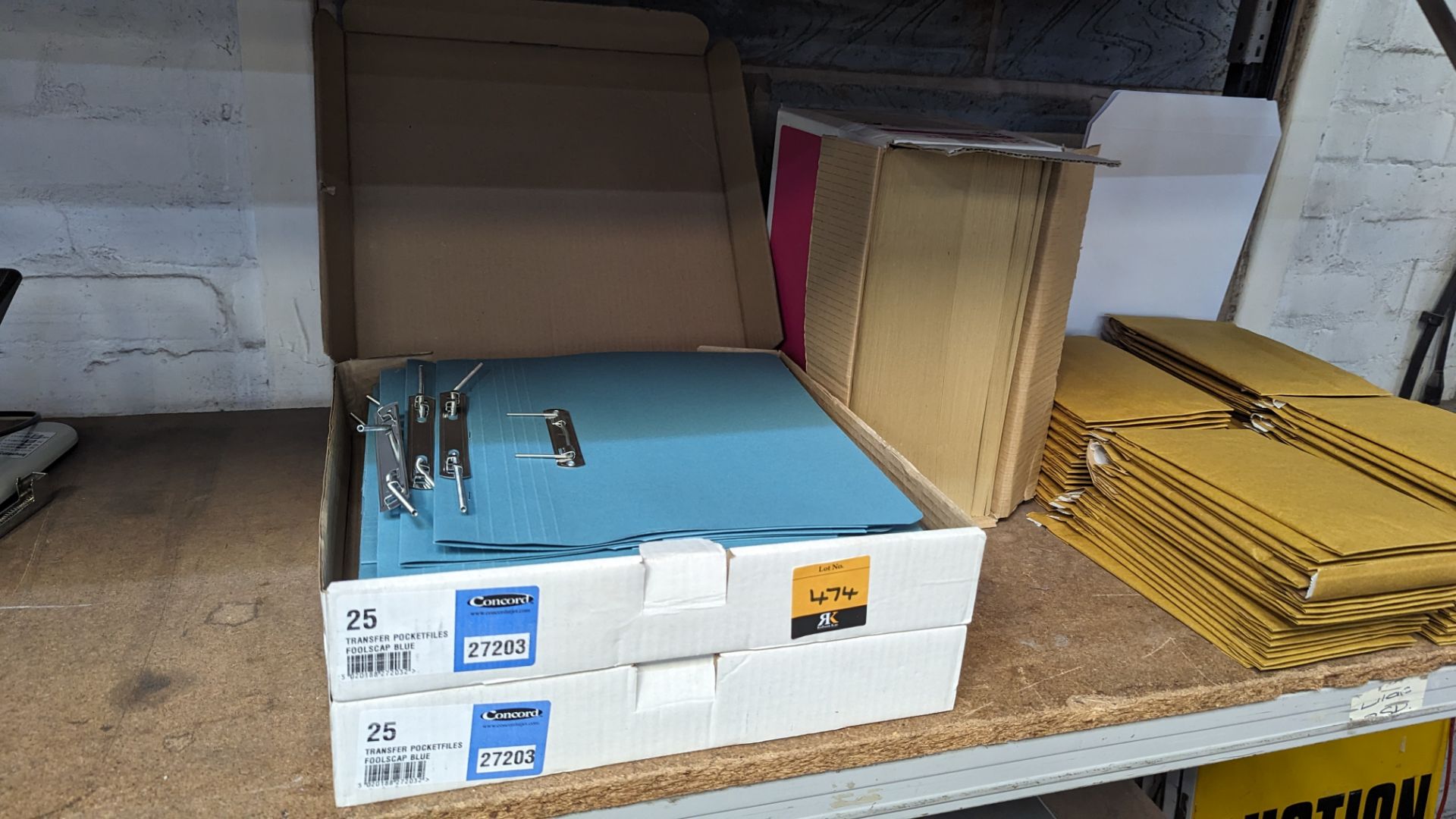 Mixed office supply lot comprising folders, envelopes including padded & more - Image 6 of 7
