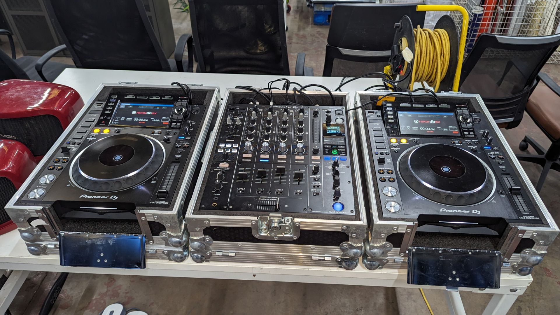 Pioneer Pro DJ package: DJM-900NXS2 Mixer & 2x DJM-900NXS2 multi players - Image 51 of 55