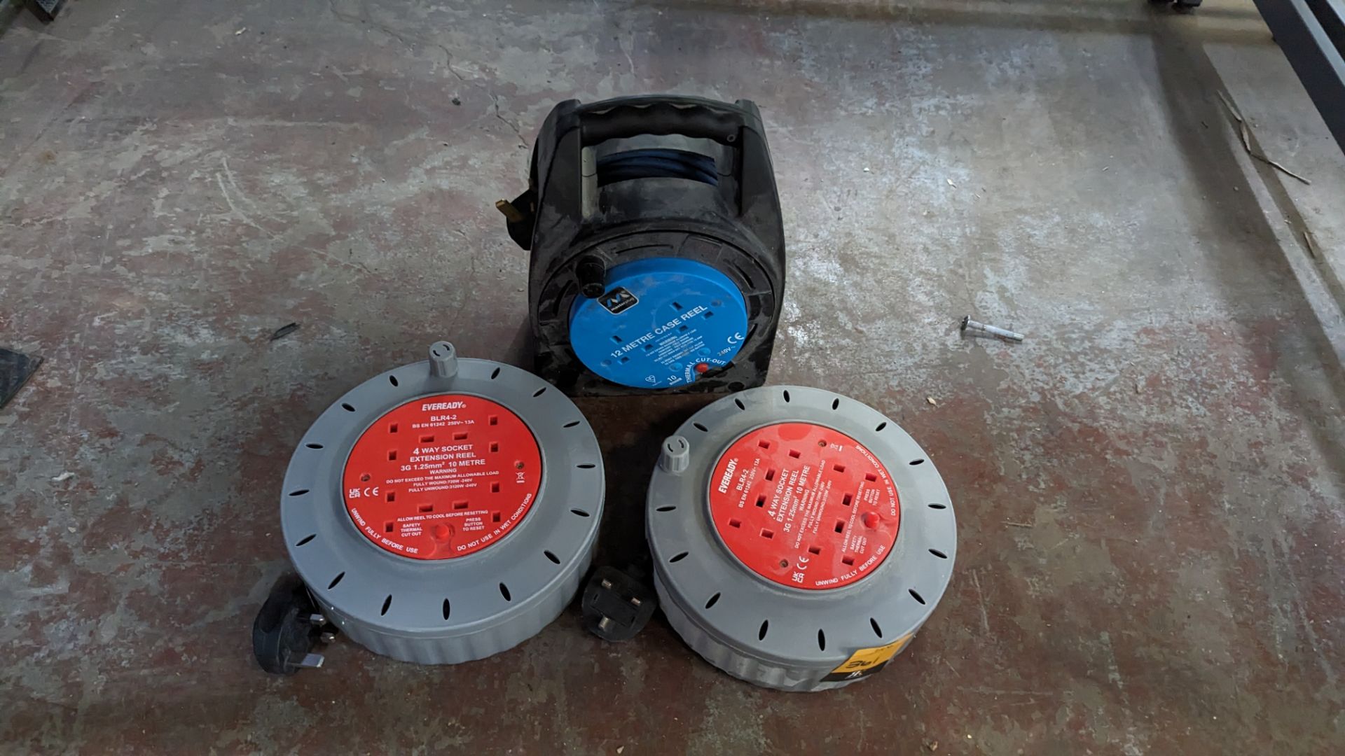 3 off assorted electric multi-socket extension reels - Image 3 of 3