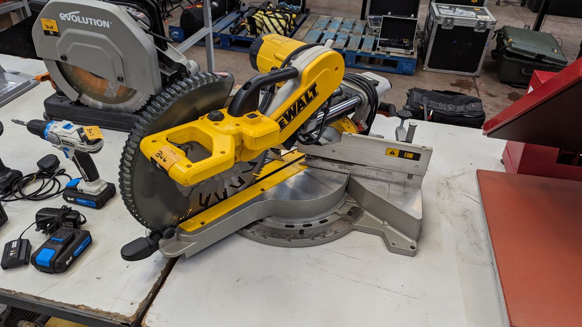 DeWalt pulldown mitre saw model DWS780 - Image 2 of 12