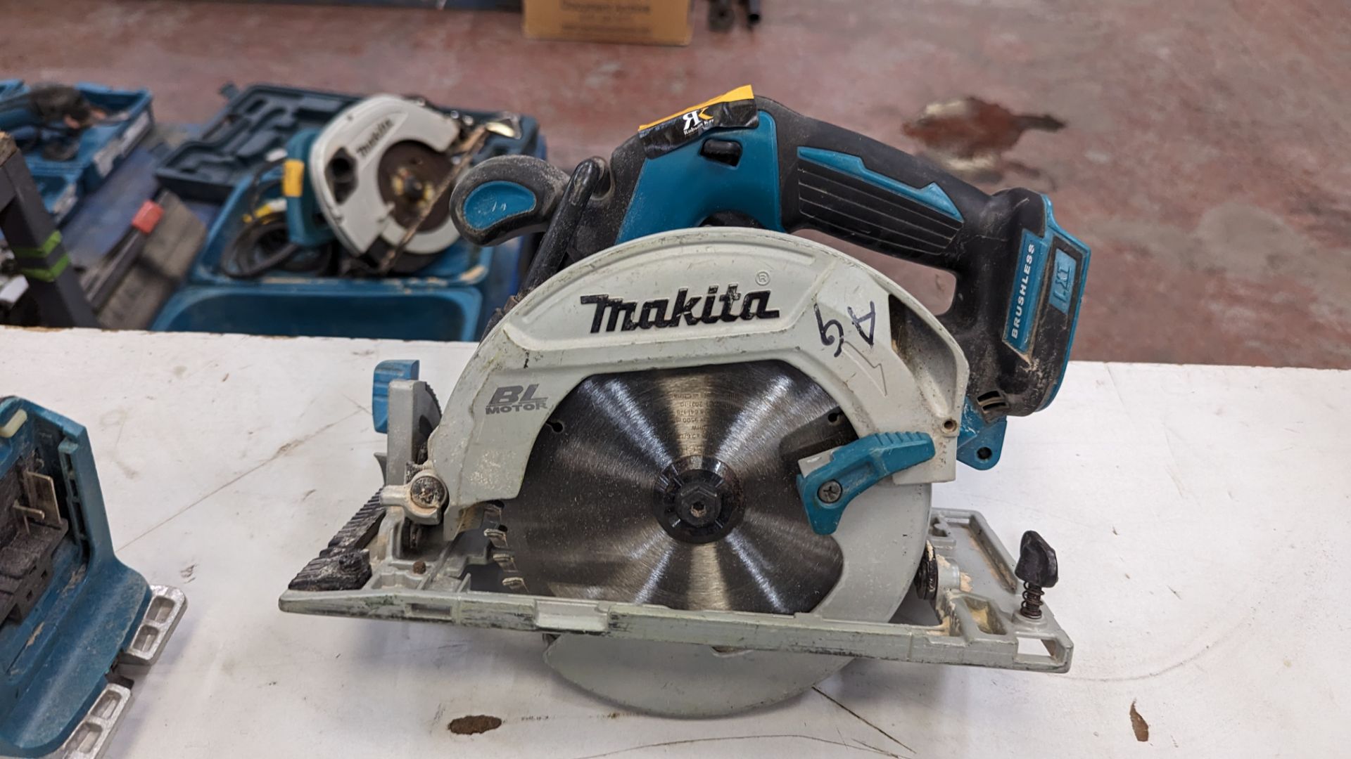 Makita cordless handheld saw model DHS680. NB no batteries or charger - Image 3 of 8