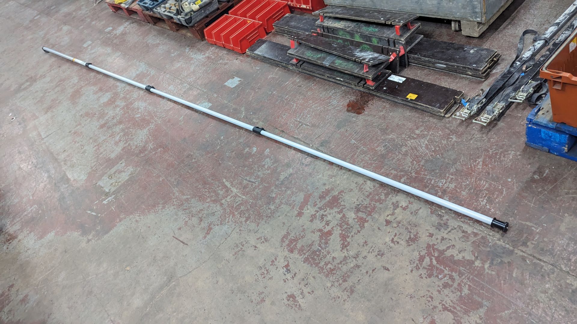 Extending telescopic pole & carry case for same - Image 10 of 12