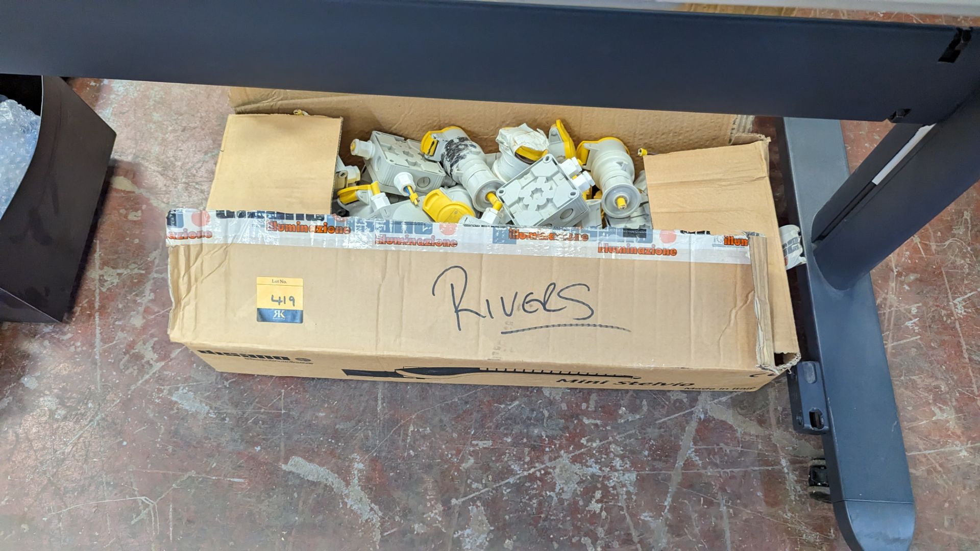 Box of electrical plugs, junction boxes & similar - Image 4 of 5