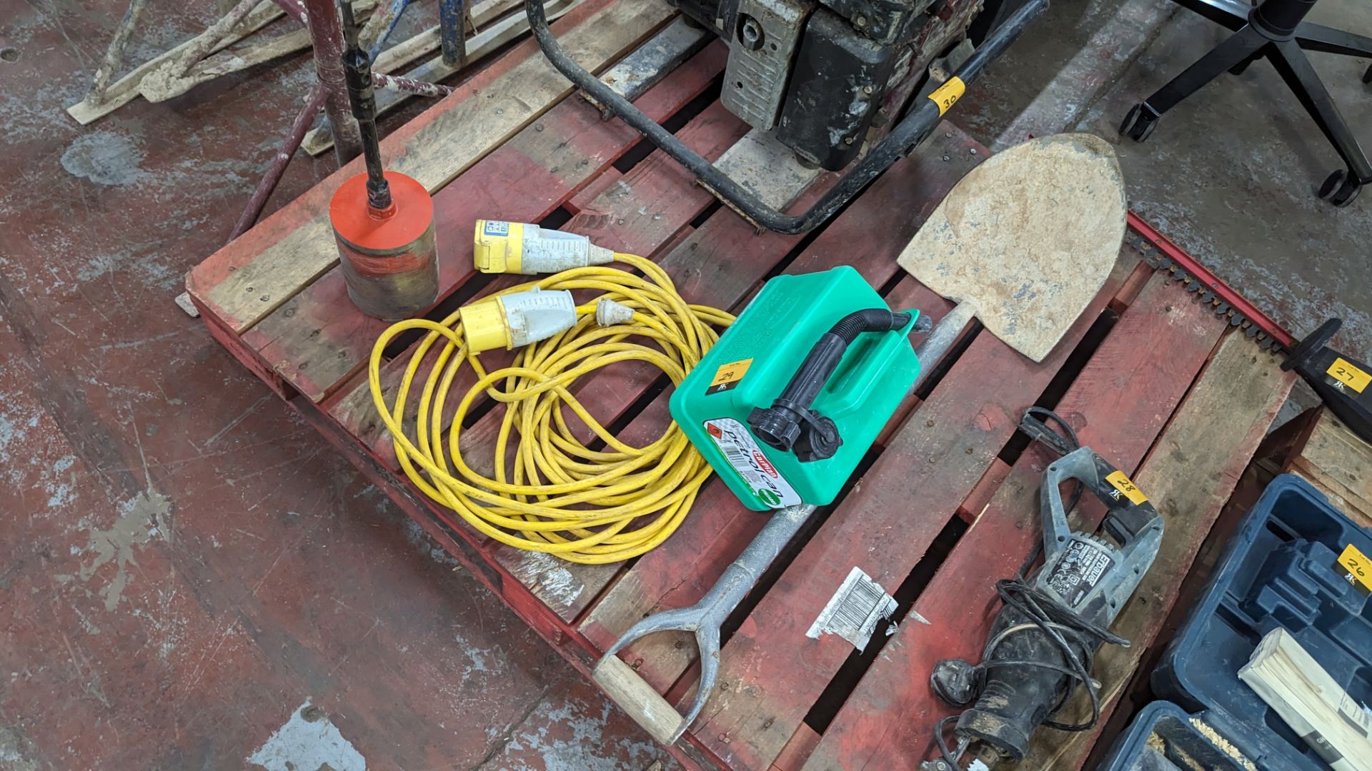 Mixed lot comprising shovel, petrol can, electrical cable & holesaw attachment