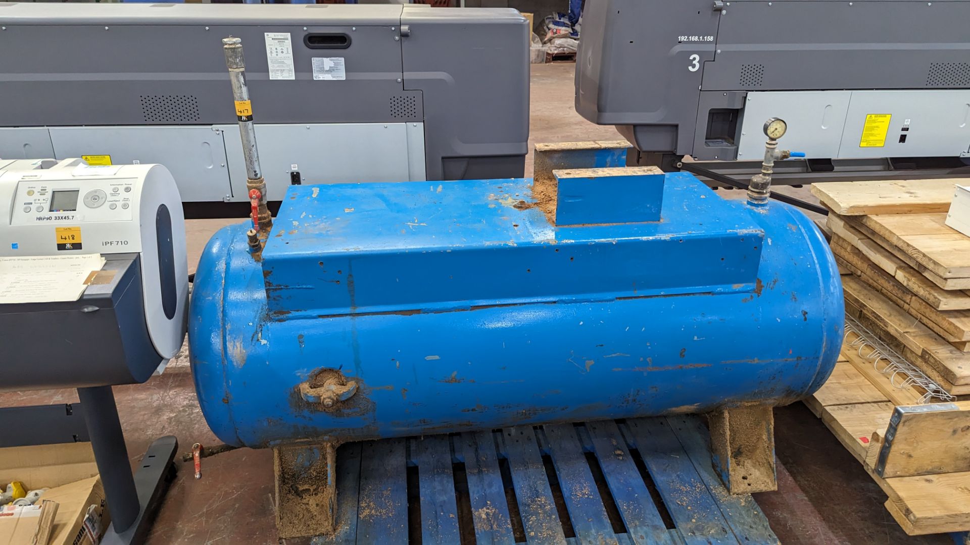 Large horizontal air receiver for use with a compressor - Image 2 of 9