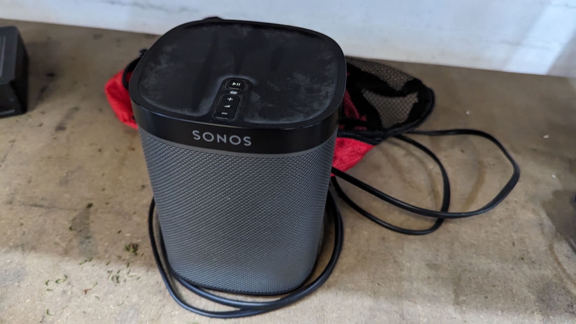 Sonos model Play 1 portable speaker plus Veho mini power bank speaker - Image 5 of 9