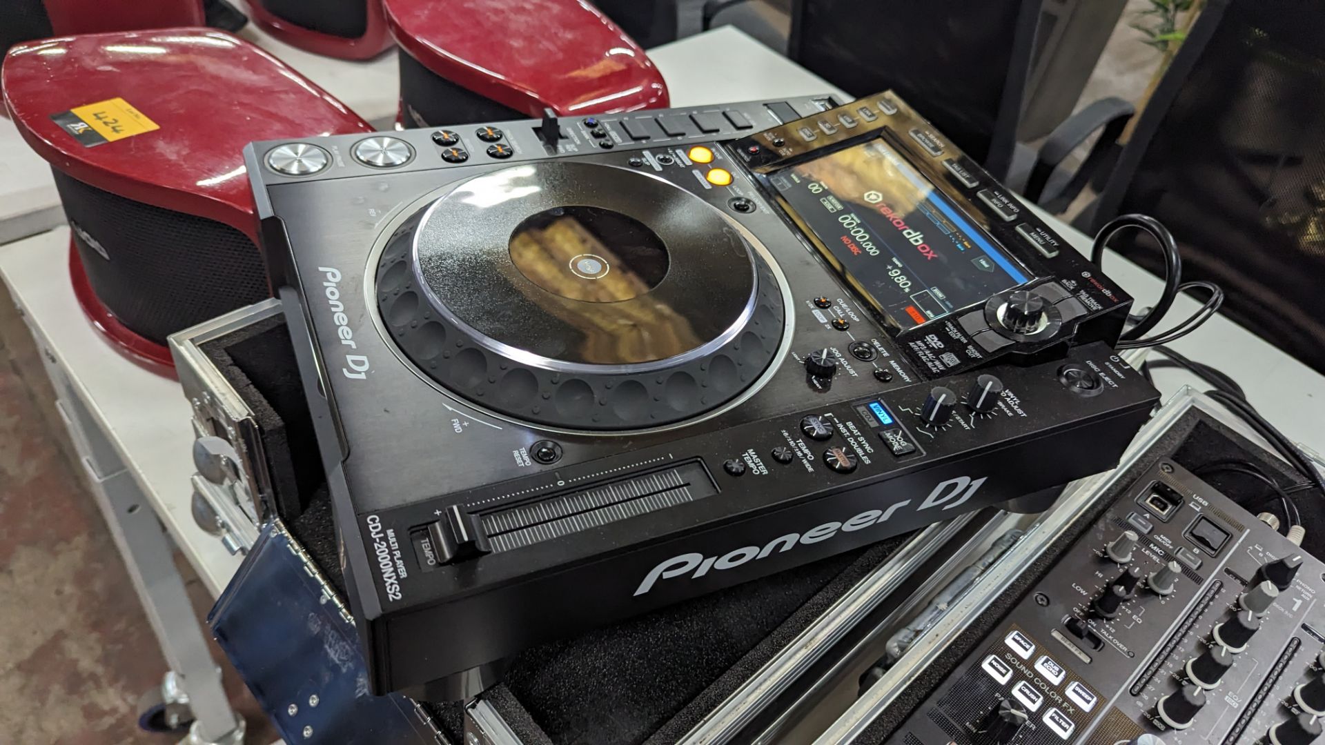 Pioneer Pro DJ package: DJM-900NXS2 Mixer & 2x DJM-900NXS2 multi players - Image 41 of 55