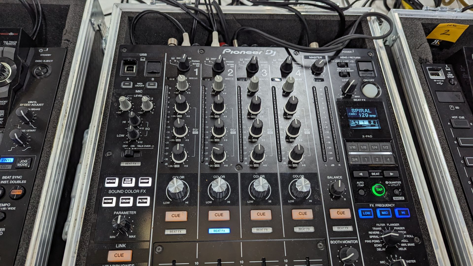 Pioneer Pro DJ package: DJM-900NXS2 Mixer & 2x DJM-900NXS2 multi players - Image 15 of 55