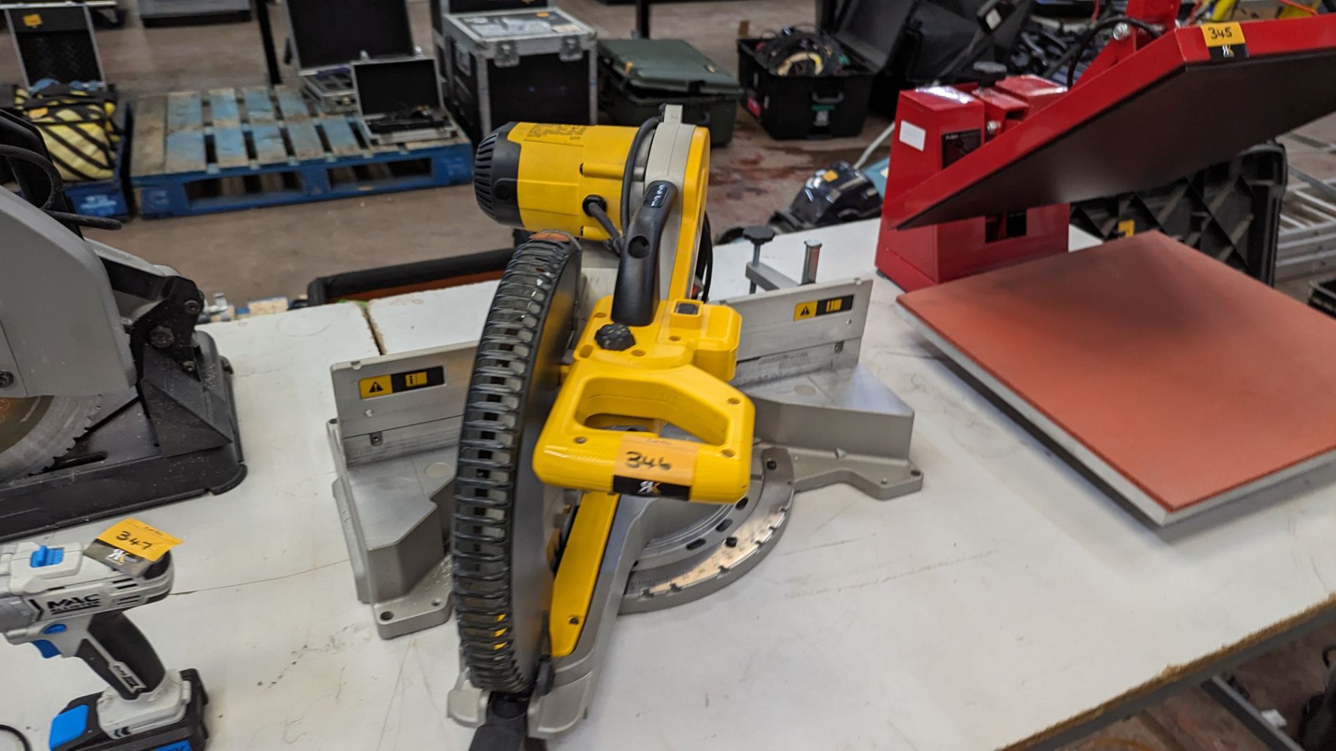 DeWalt pulldown mitre saw model DWS780 - Image 4 of 12