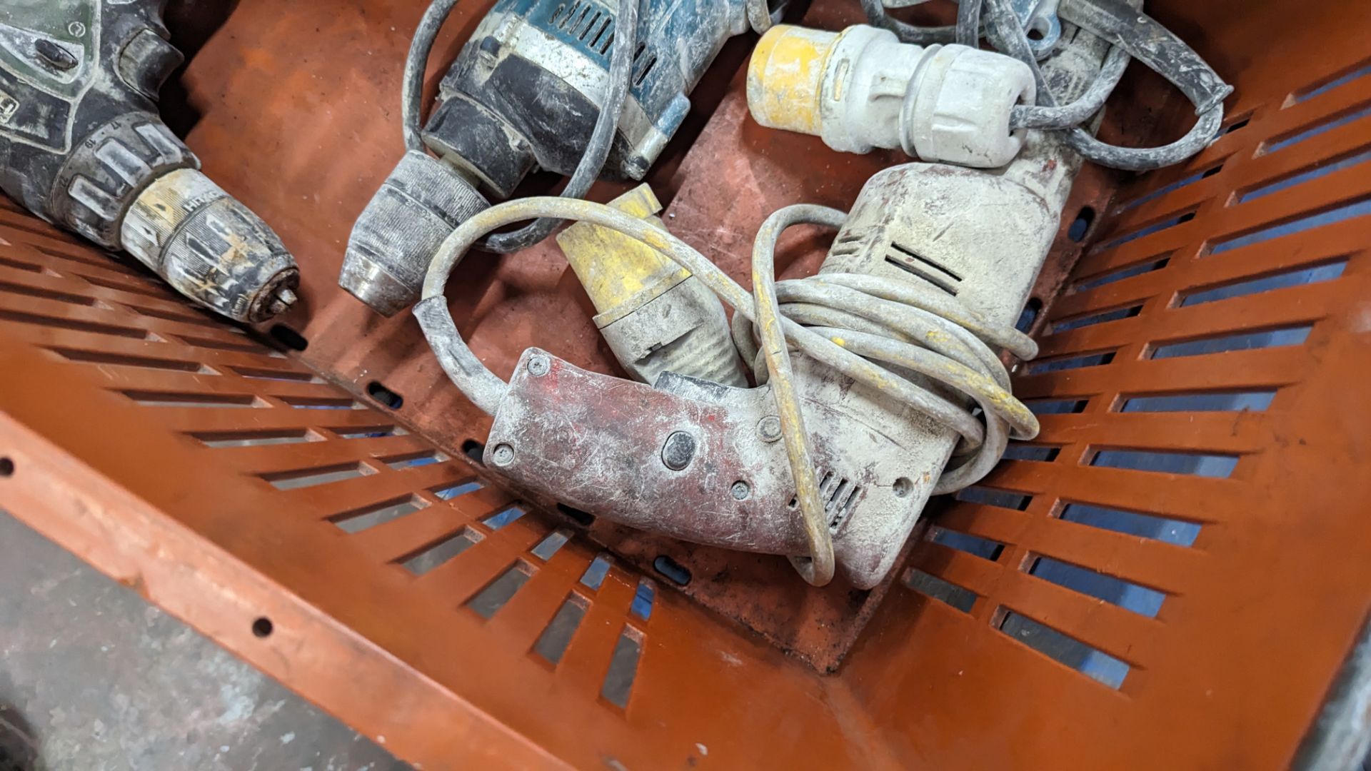 The contents of a crate of assorted power tools including 110V & cordless - Image 5 of 8