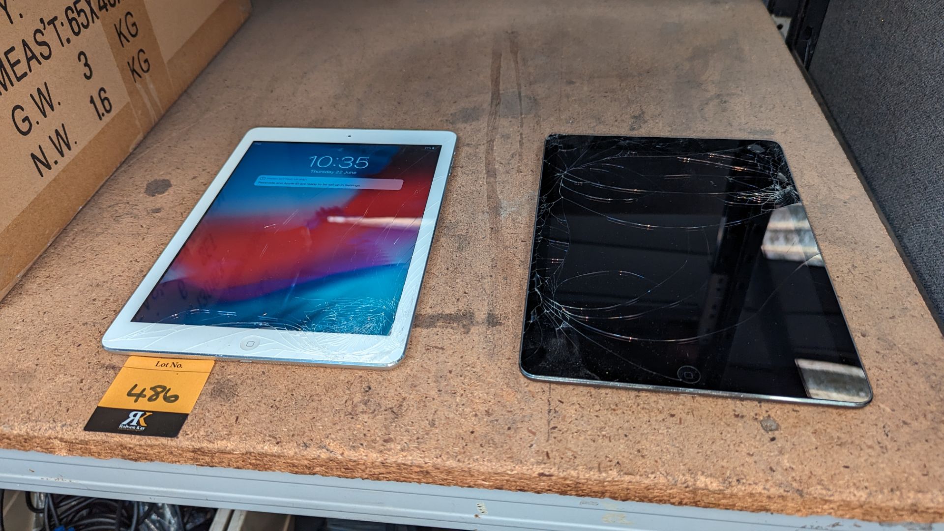 2 assorted iPads - broken, no ancillaries - Image 5 of 5