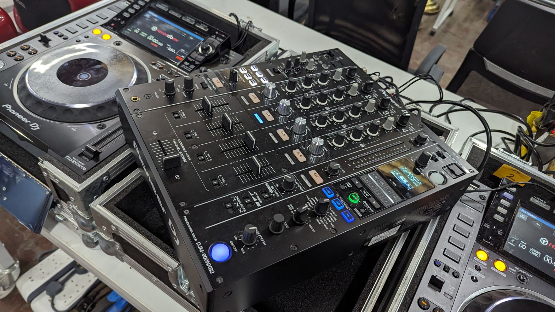Pioneer Pro DJ package: DJM-900NXS2 Mixer & 2x DJM-900NXS2 multi players - Image 37 of 55
