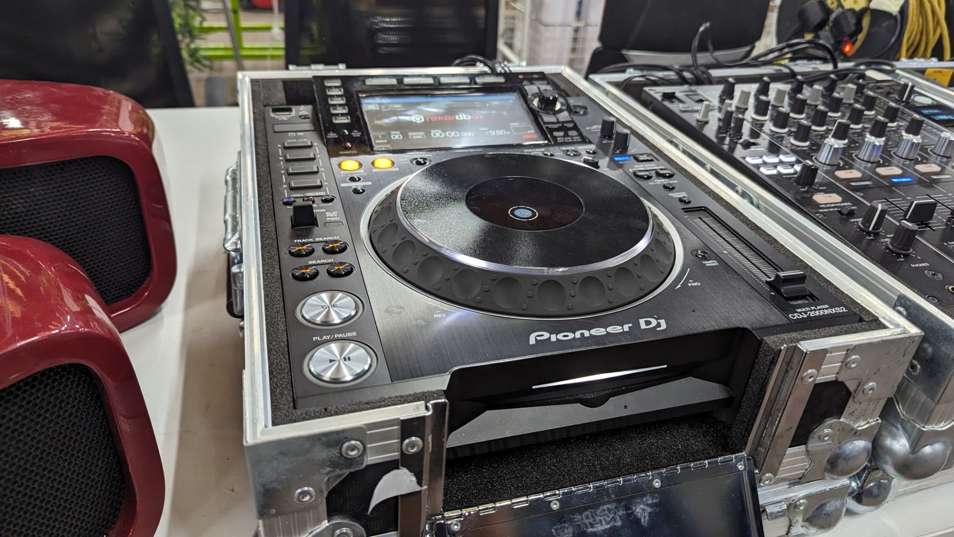 Pioneer Pro DJ package: DJM-900NXS2 Mixer & 2x DJM-900NXS2 multi players - Image 10 of 55