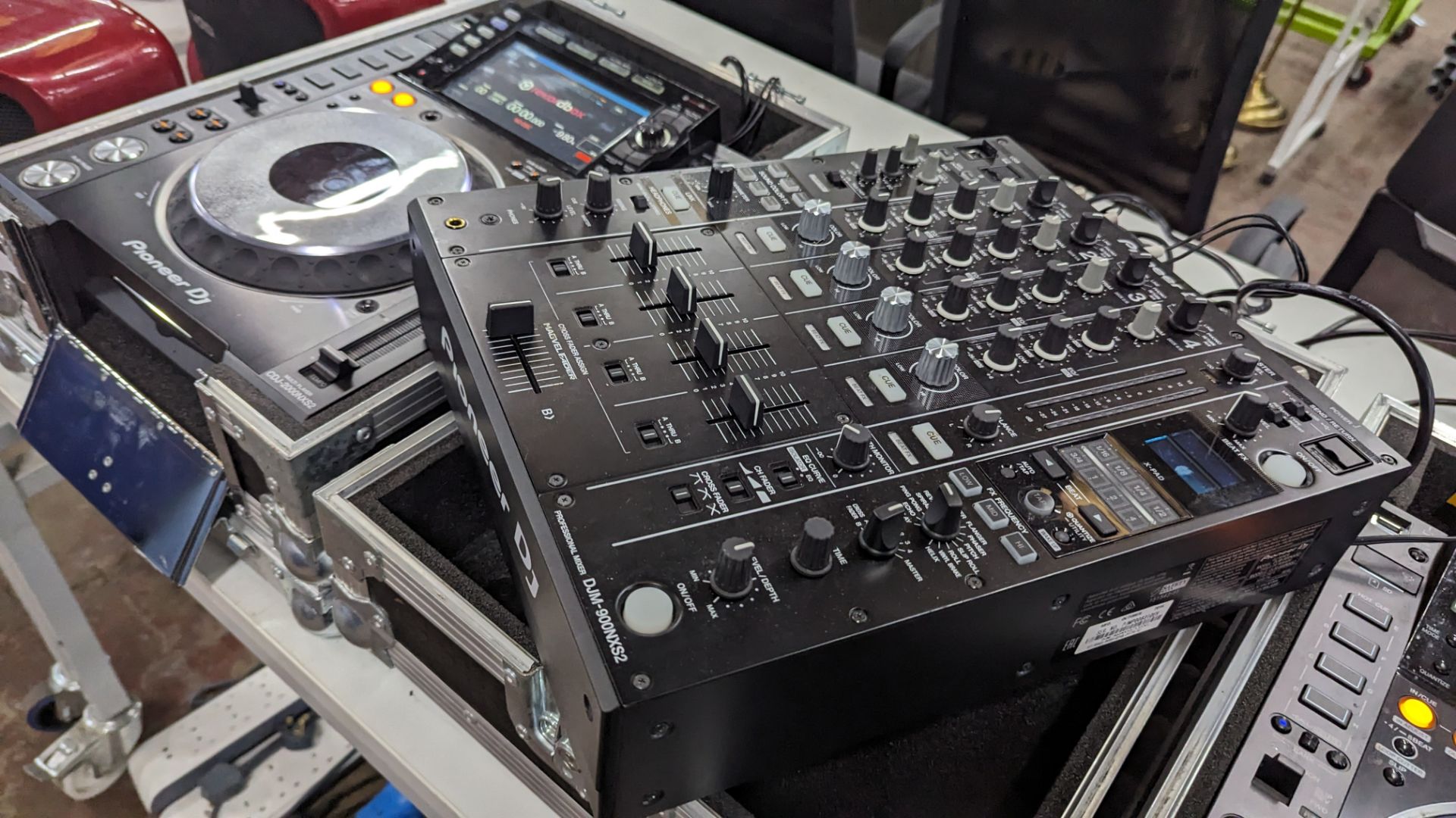 Pioneer Pro DJ package: DJM-900NXS2 Mixer & 2x DJM-900NXS2 multi players - Image 29 of 55