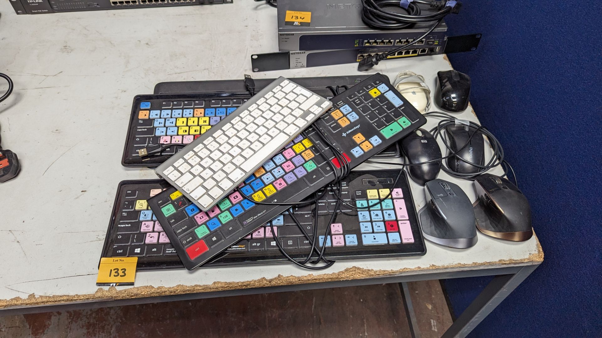 5 assorted keyboards including editing keyboards plus 6 off mice including MX Master - Image 2 of 12