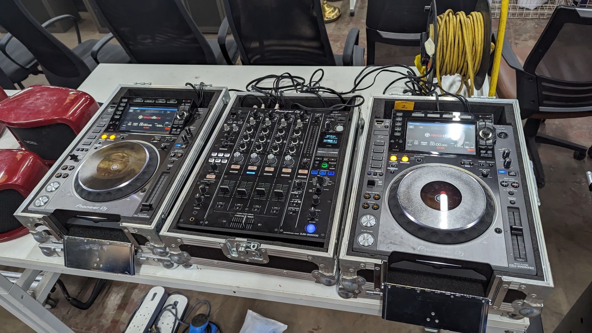 Pioneer Pro DJ package: DJM-900NXS2 Mixer & 2x DJM-900NXS2 multi players - Image 4 of 55