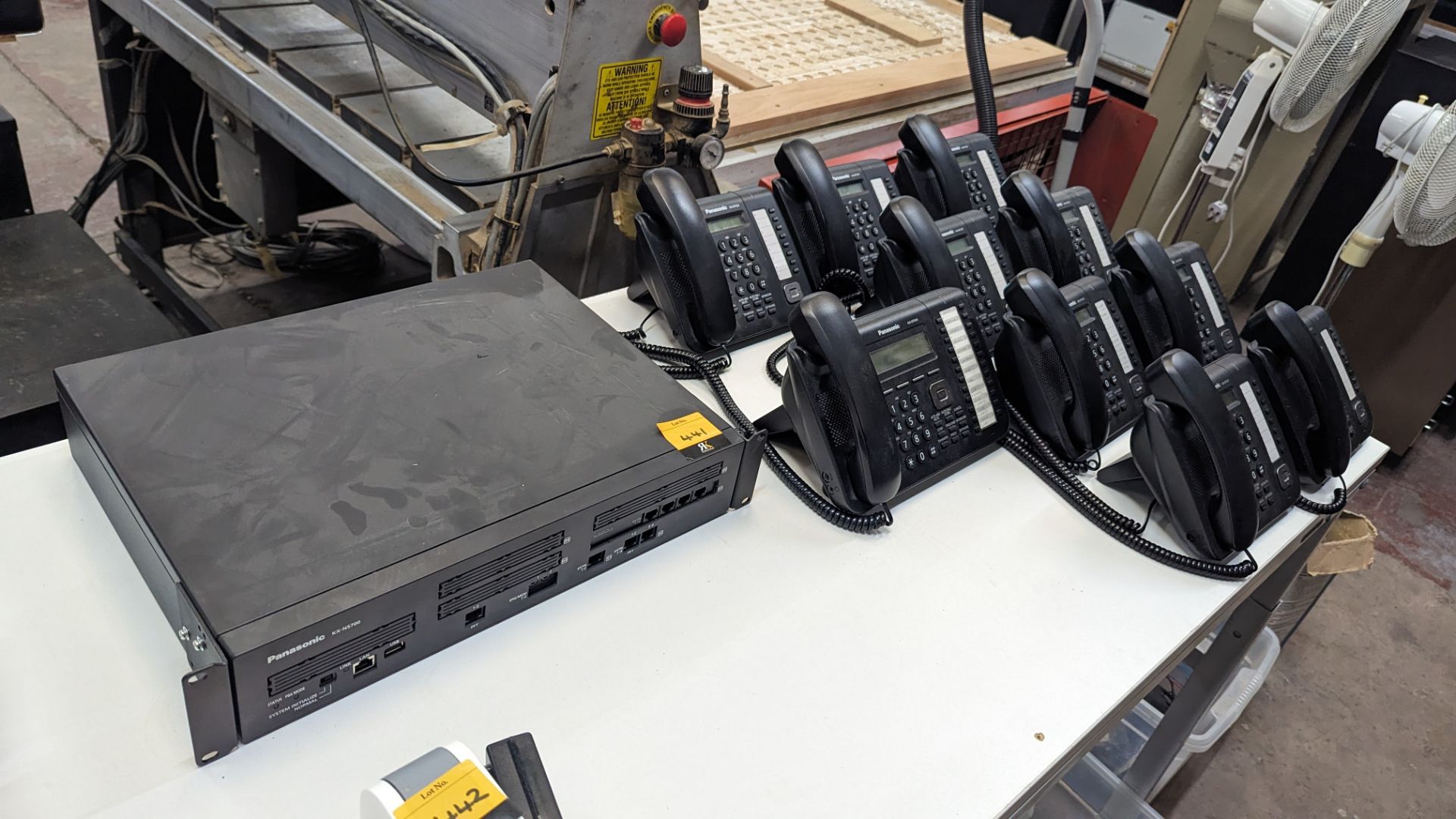 Panasonic telephone system comprising model KX-NS700 phone system, 9 off model KX-DT521 handsets & 1 - Image 11 of 12