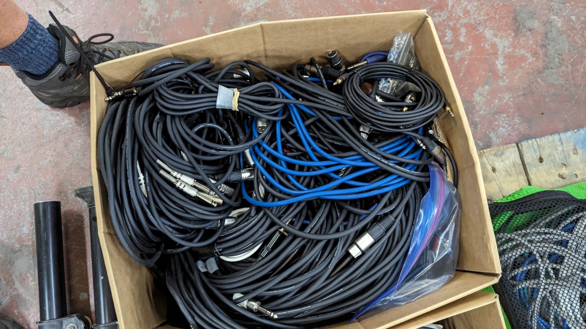 Box of XLR to 1/4" jack cables, most Starquad - Image 5 of 8