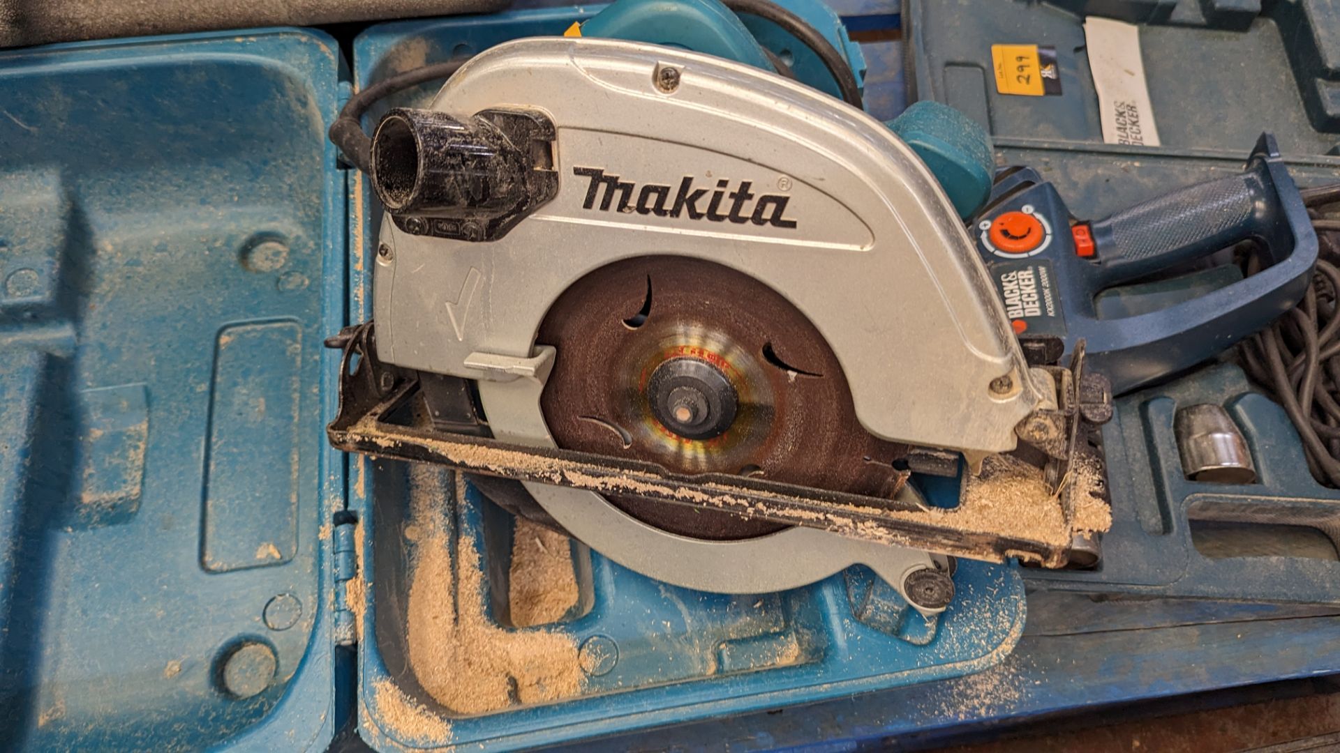 Makita model 5704R 190mm 110V circular saw in case - Image 2 of 10