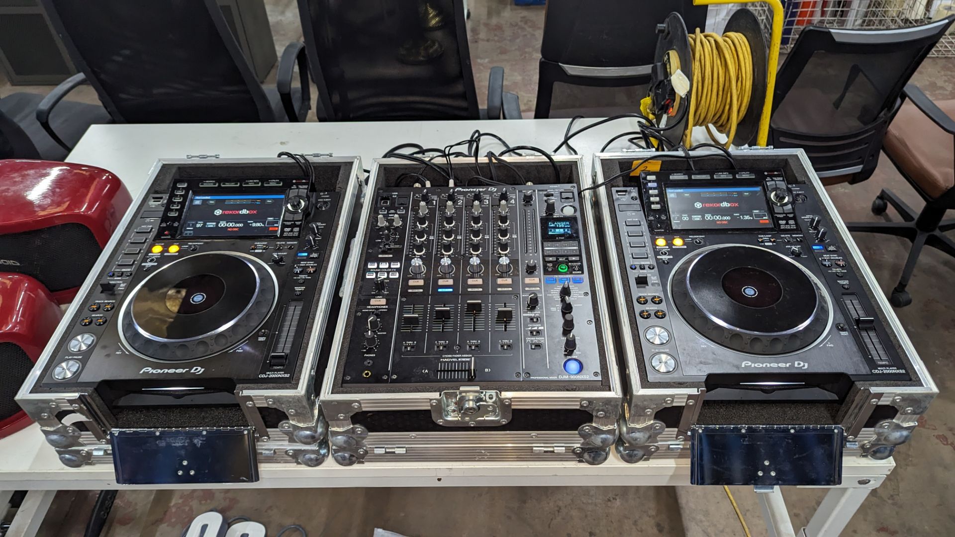 Pioneer Pro DJ package: DJM-900NXS2 Mixer & 2x DJM-900NXS2 multi players - Image 52 of 55