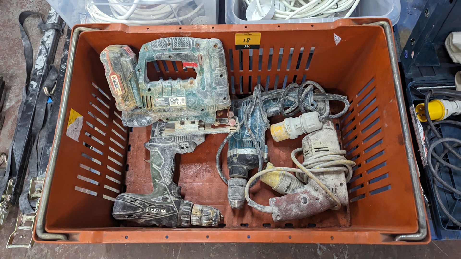 The contents of a crate of assorted power tools including 110V & cordless - Image 3 of 8