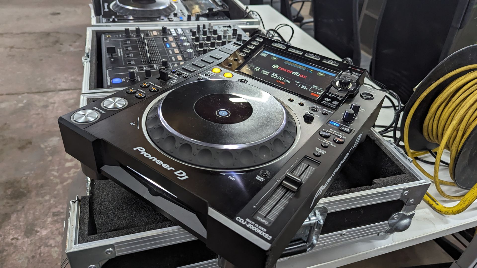 Pioneer Pro DJ package: DJM-900NXS2 Mixer & 2x DJM-900NXS2 multi players - Image 20 of 55