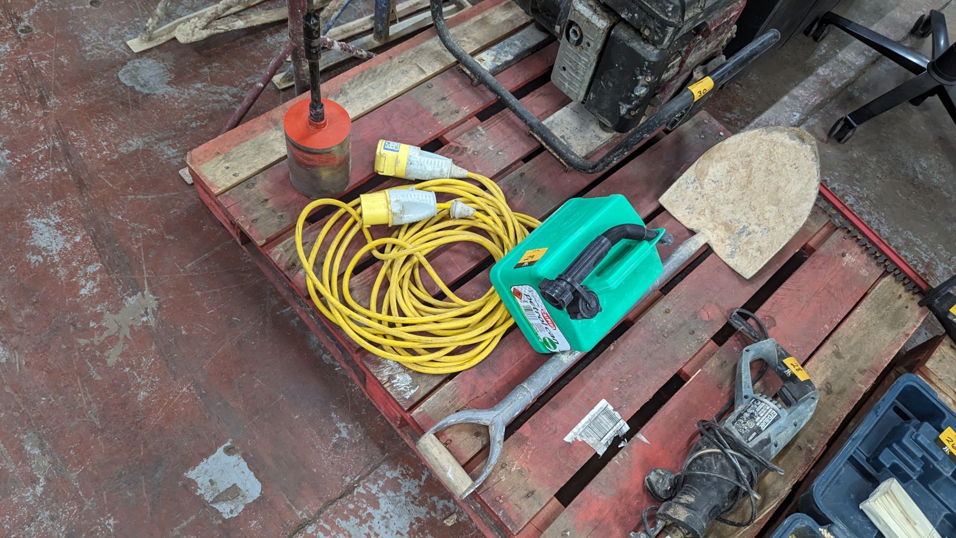 Mixed lot comprising shovel, petrol can, electrical cable & holesaw attachment - Image 2 of 8