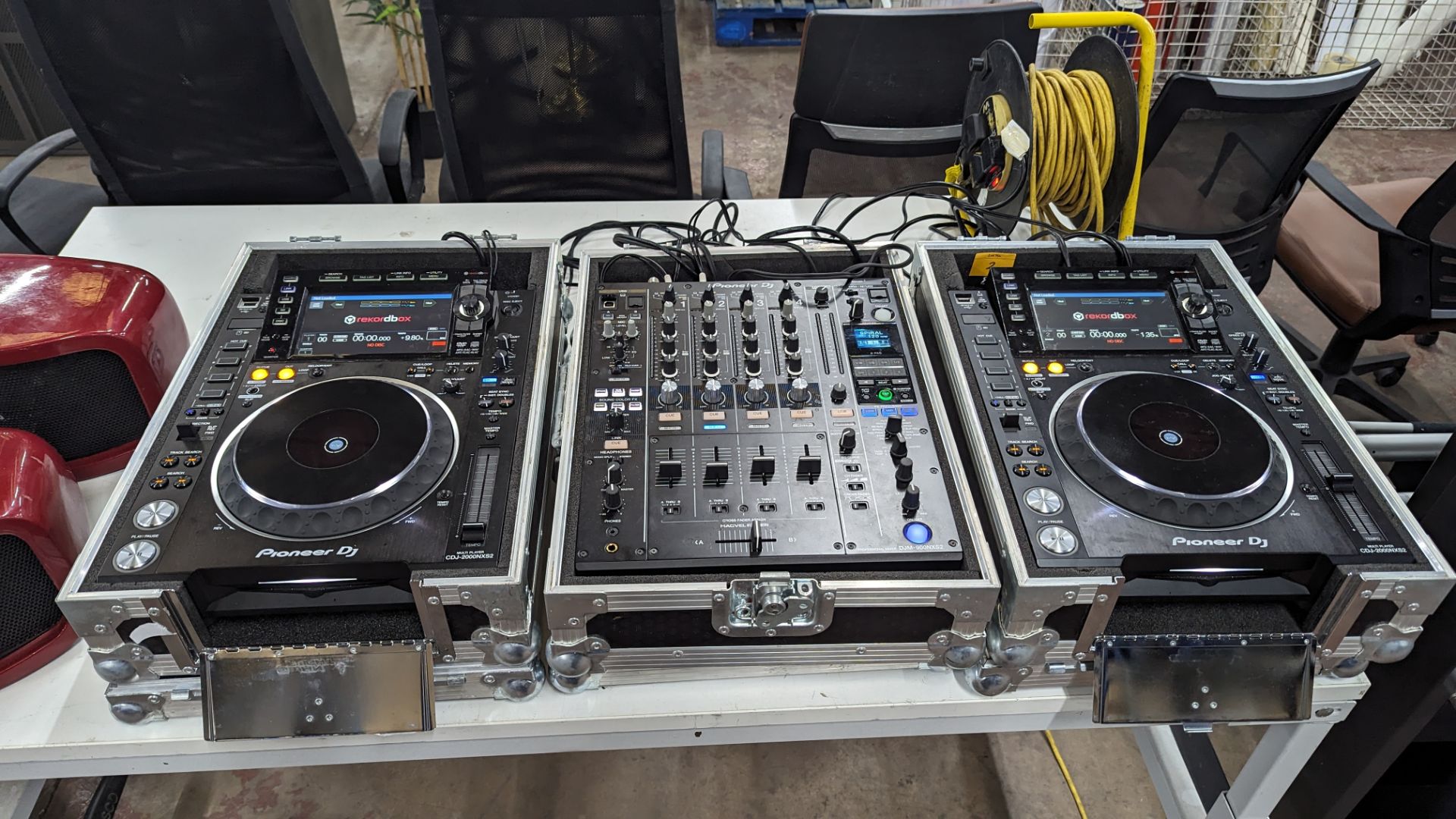 Pioneer Pro DJ package: DJM-900NXS2 Mixer & 2x DJM-900NXS2 multi players