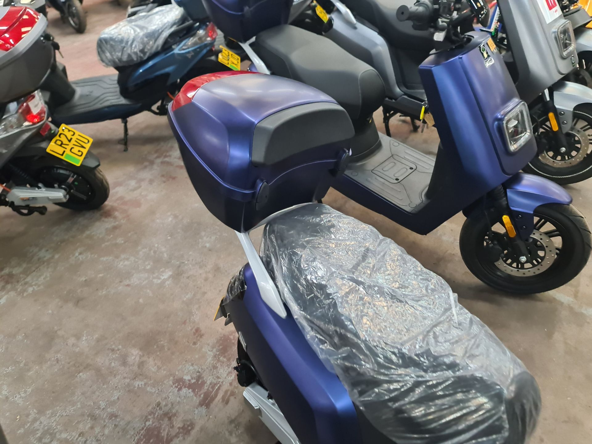 LO23 XJF Senda 3000 dual battery electric moped, colour: blue, 50cc equivalent, 30mph top speed, 90 - Image 9 of 22