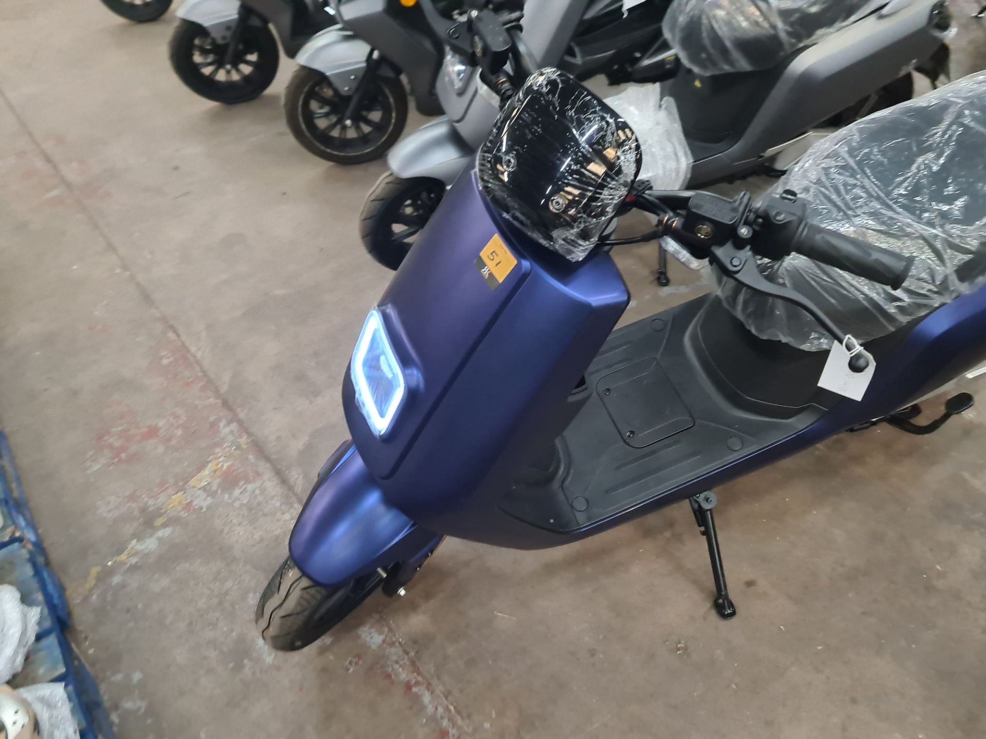 LO23 XJF Senda 3000 dual battery electric moped, colour: blue, 50cc equivalent, 30mph top speed, 90 - Image 2 of 22