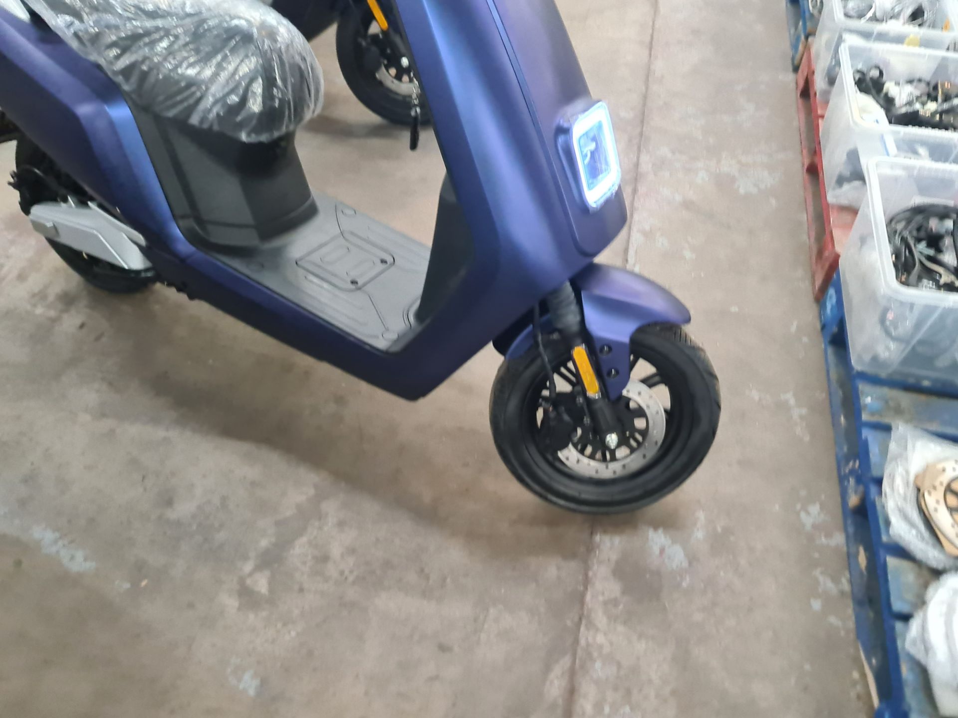 LO23 XJF Senda 3000 dual battery electric moped, colour: blue, 50cc equivalent, 30mph top speed, 90 - Image 5 of 22