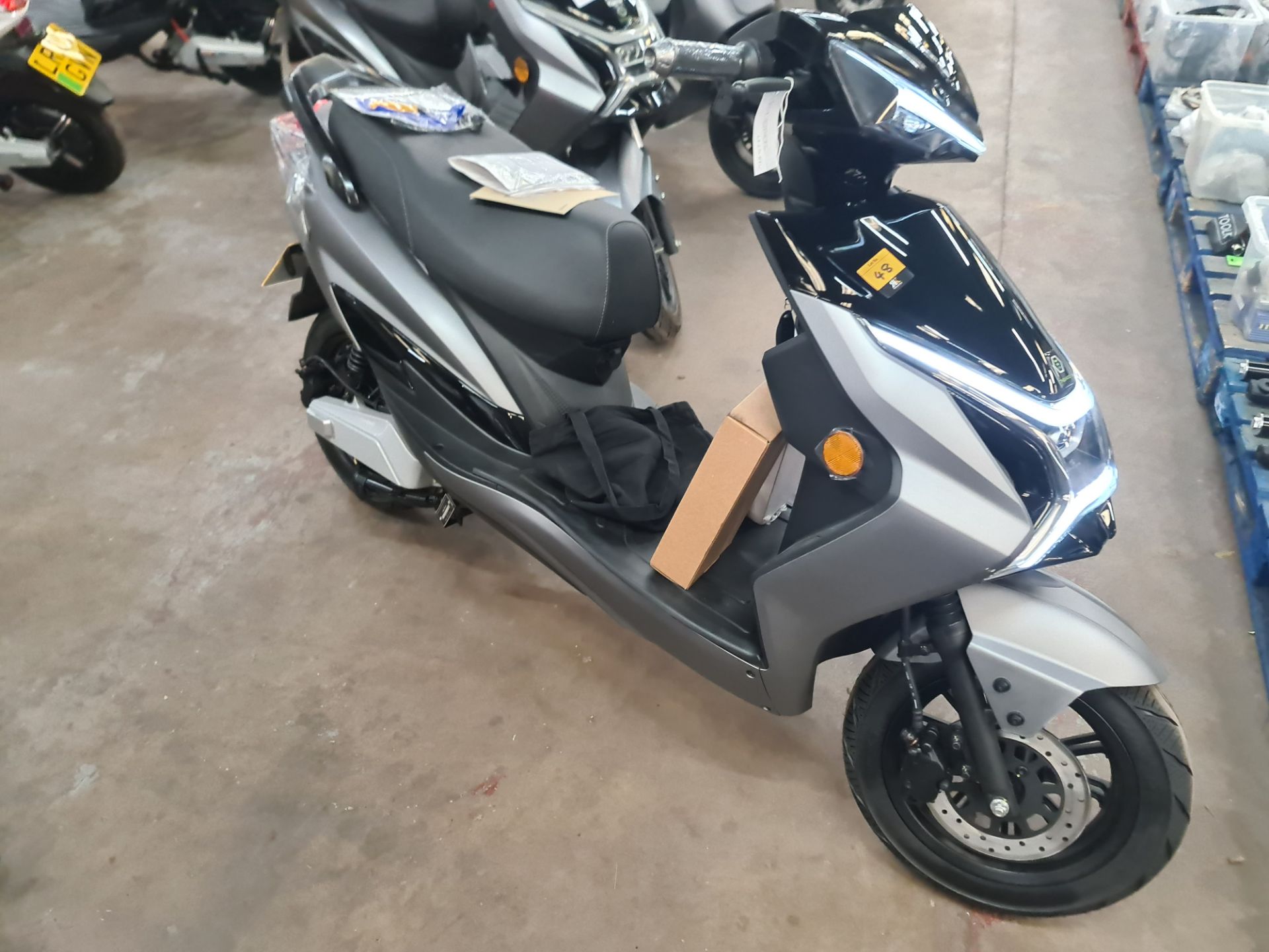 LR23 GVK X-tra 2000 dual battery electric moped, colour: grey, 50cc equivalent, 30mph top speed, 90 - Image 4 of 18