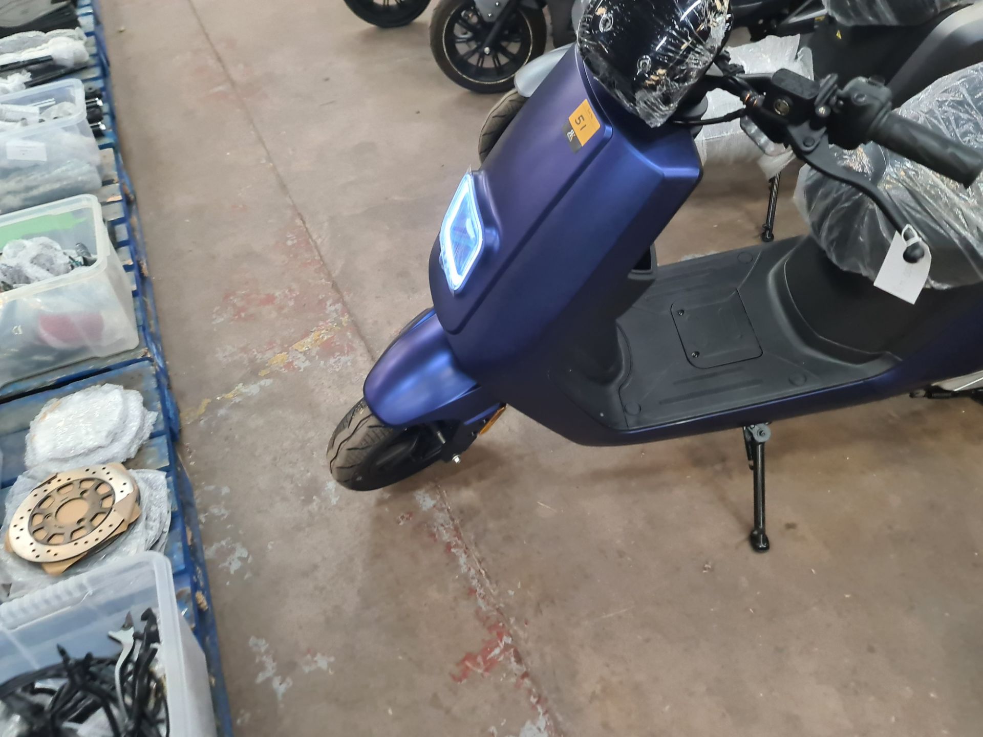 LO23 XJF Senda 3000 dual battery electric moped, colour: blue, 50cc equivalent, 30mph top speed, 90 - Image 3 of 22