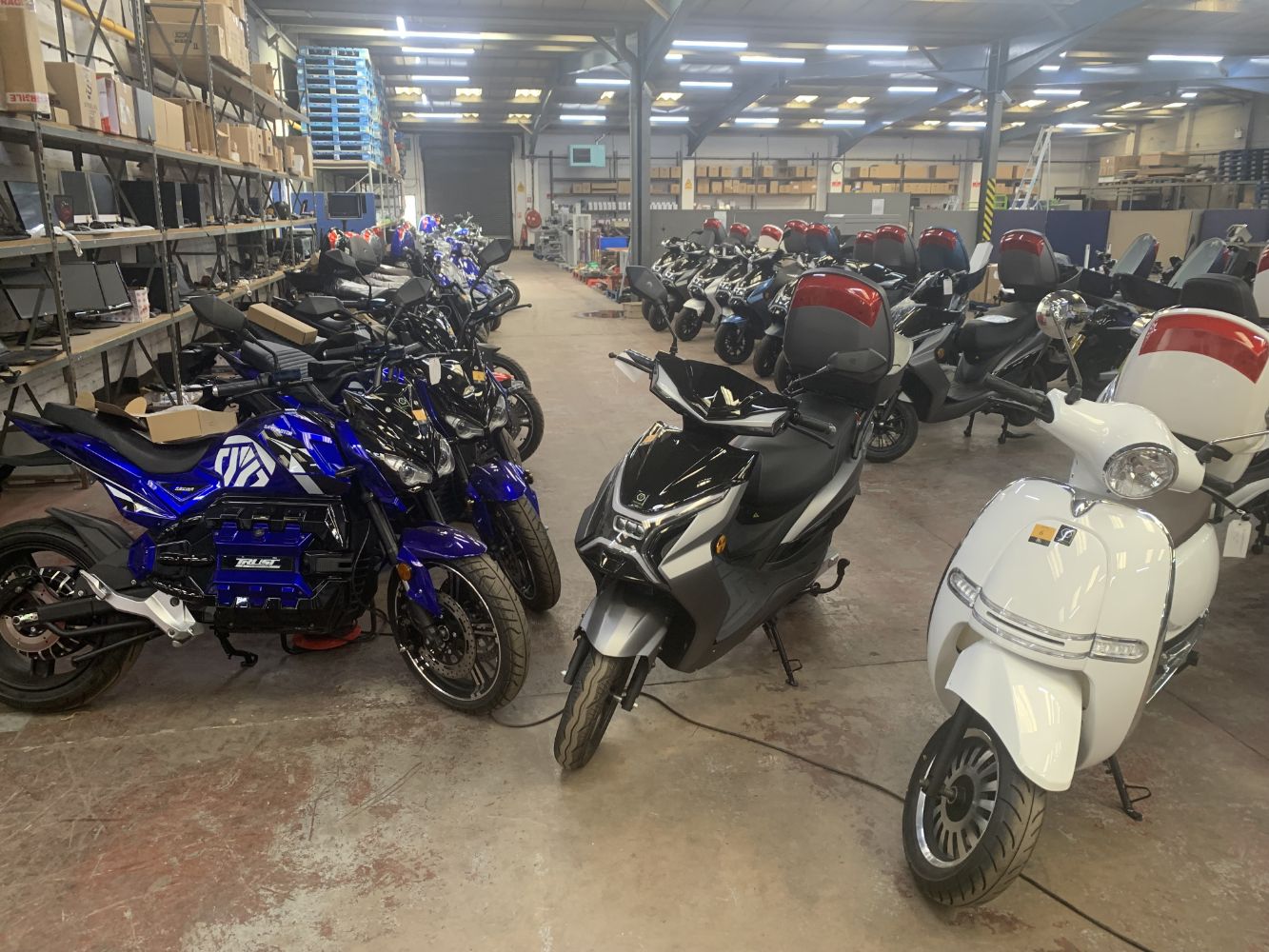 NO RESERVES: 40x Electric Motorbikes & Mopeds, all '23' reg with delivery miles. Being sold for the liquidators of Thelmoco