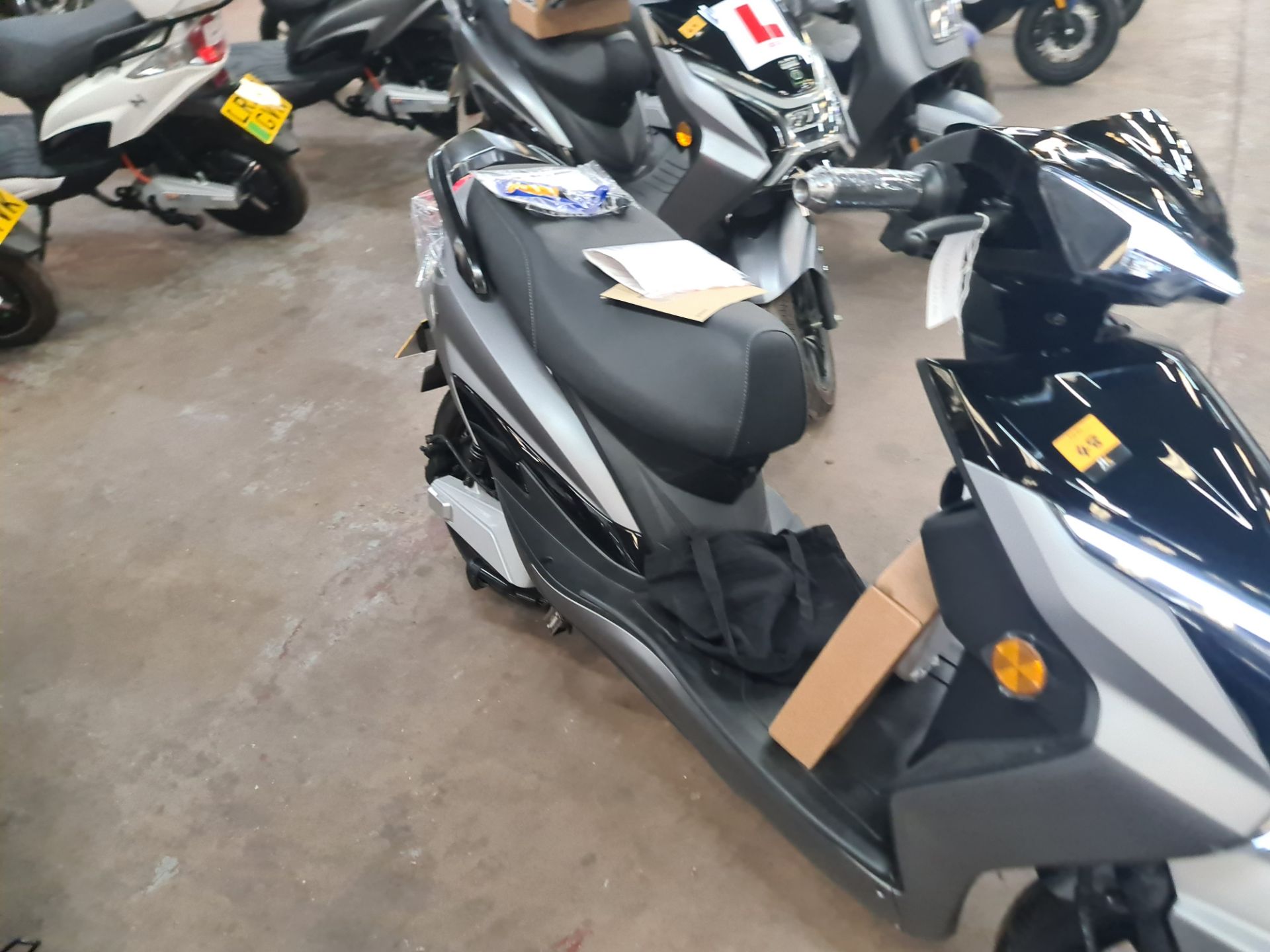 LR23 GVK X-tra 2000 dual battery electric moped, colour: grey, 50cc equivalent, 30mph top speed, 90 - Image 5 of 18