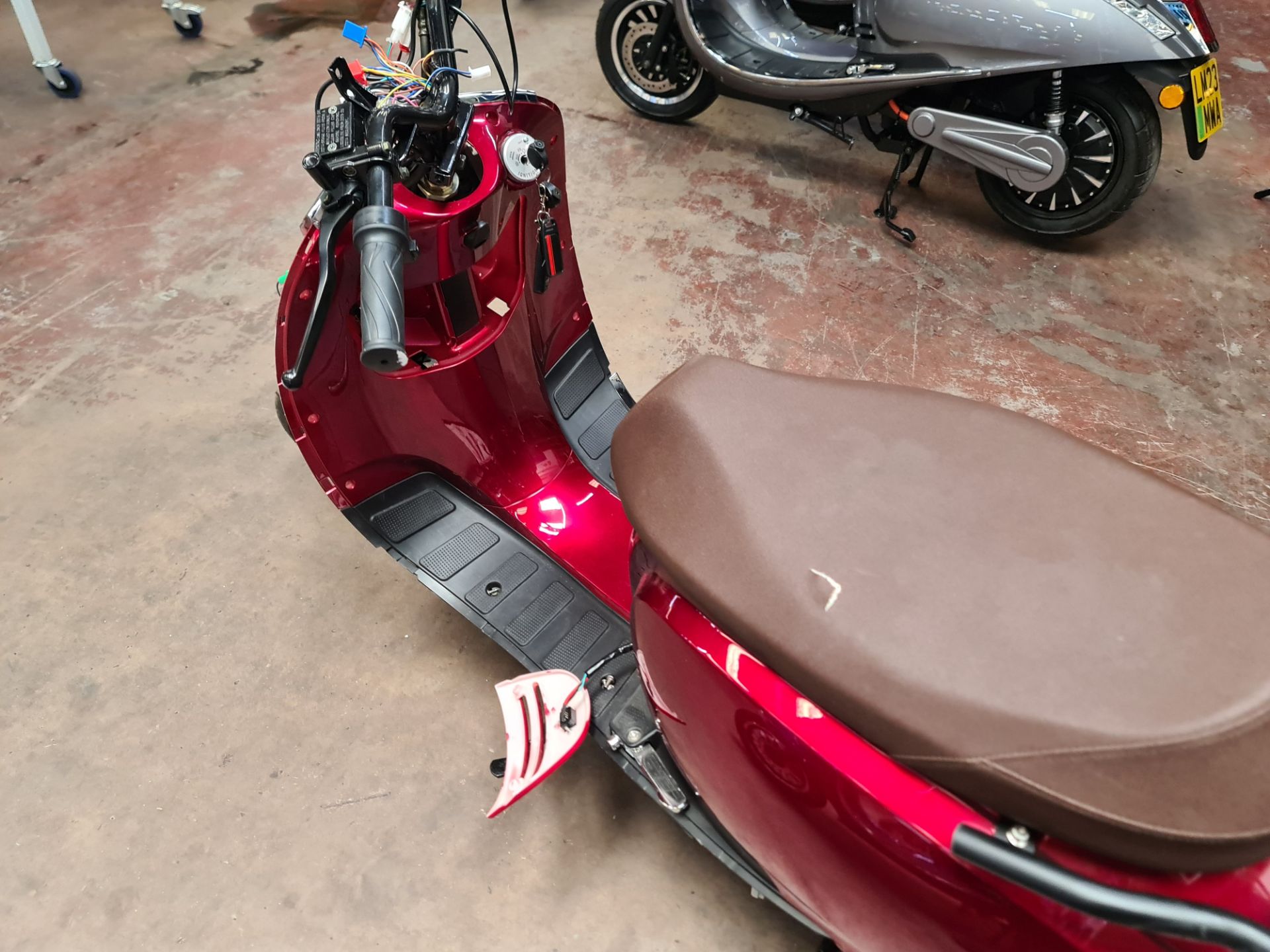 Ultra 5000 electric scooter, Non-runner. Colour: red, 125cc equivalent, 60mph top speed, 60 mile ran - Image 20 of 24