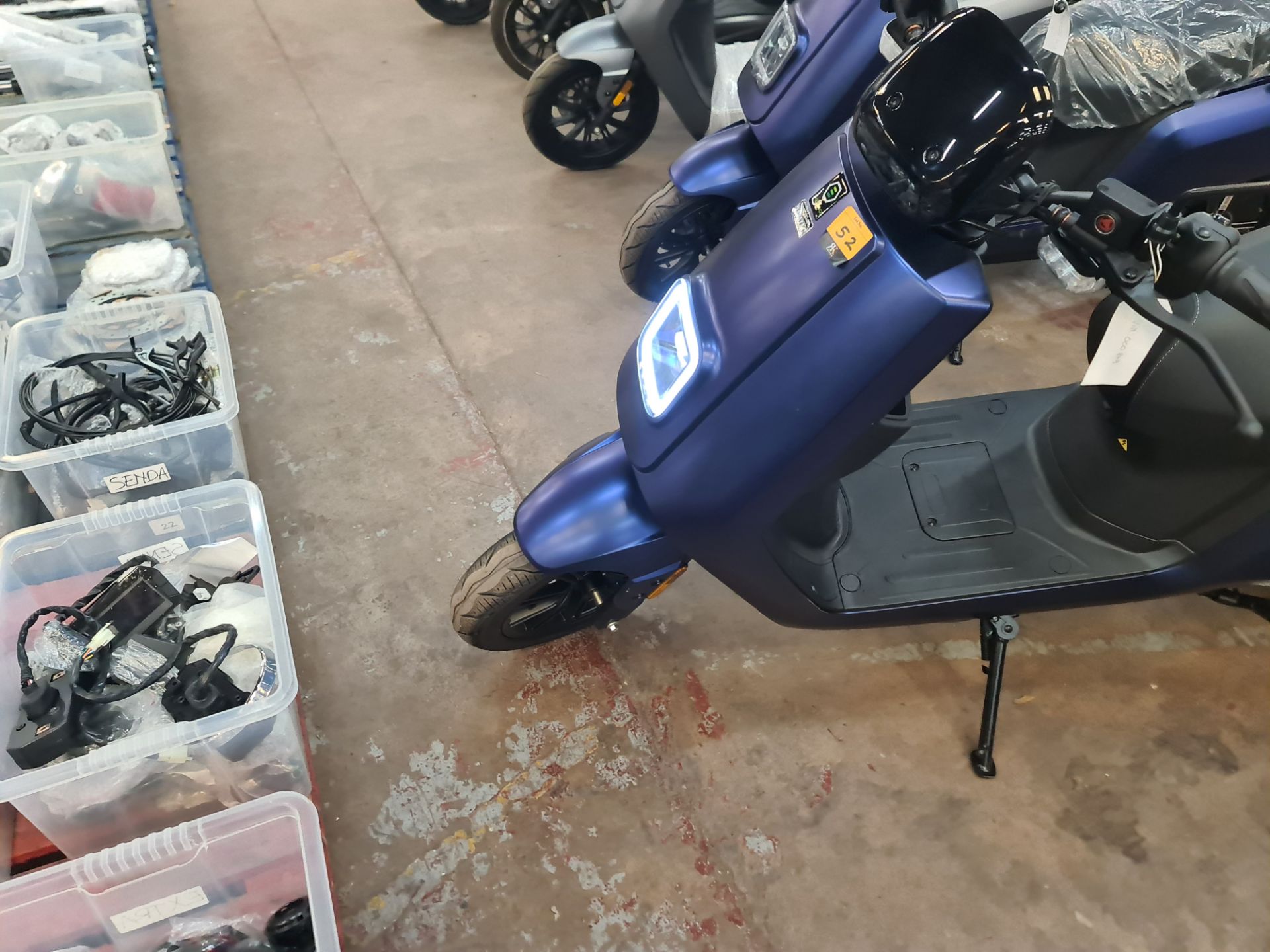 Senda 3000 dual battery electric moped, colour: blue, 50cc equivalent, 30mph top speed, 90 mile rang - Image 2 of 21