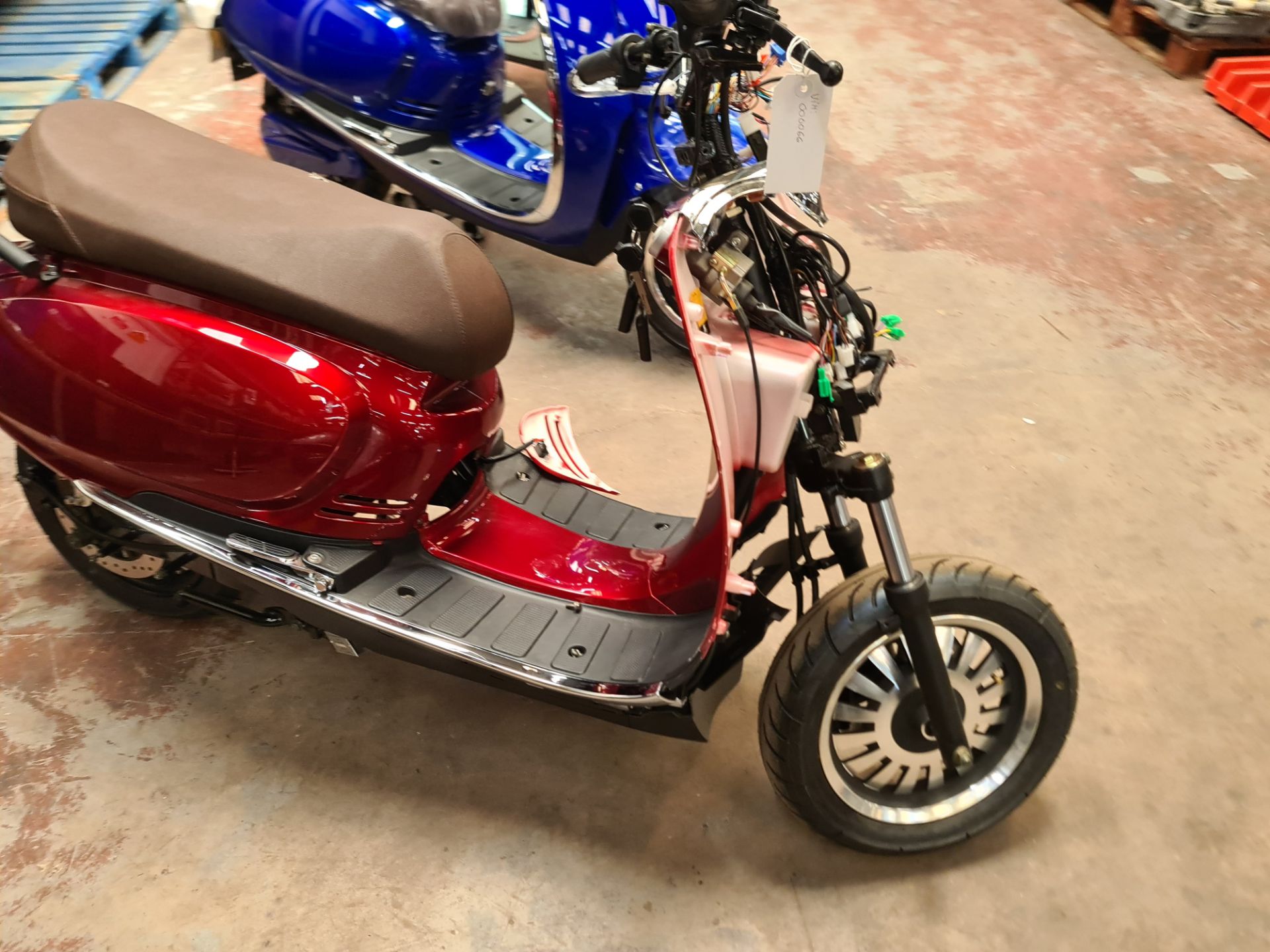 Ultra 5000 electric scooter, Non-runner. Colour: red, 125cc equivalent, 60mph top speed, 60 mile ran - Image 8 of 24