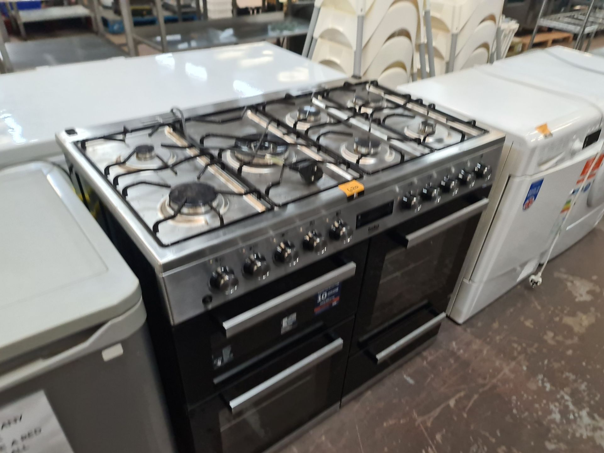Beko large range oven with a total of 7 hobs