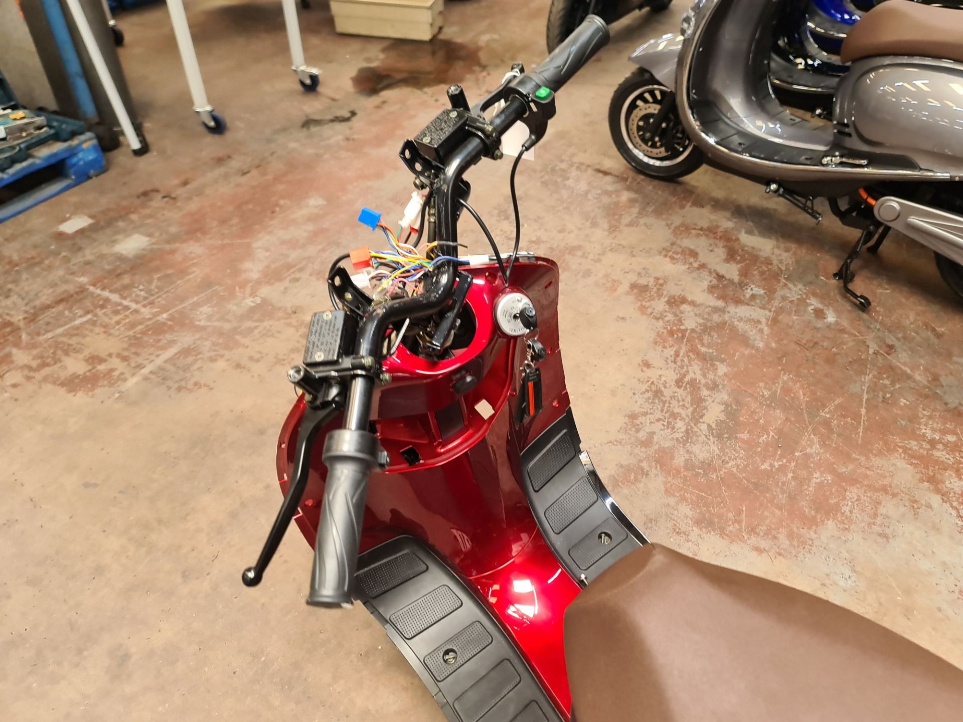 Ultra 5000 electric scooter, Non-runner. Colour: red, 125cc equivalent, 60mph top speed, 60 mile ran - Image 21 of 24