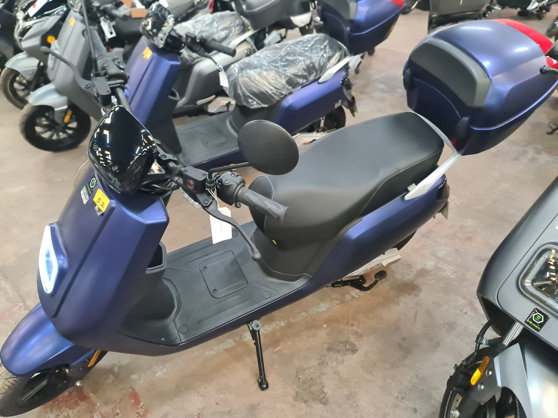 Senda 3000 dual battery electric moped, colour: blue, 50cc equivalent, 30mph top speed, 90 mile rang - Image 5 of 21