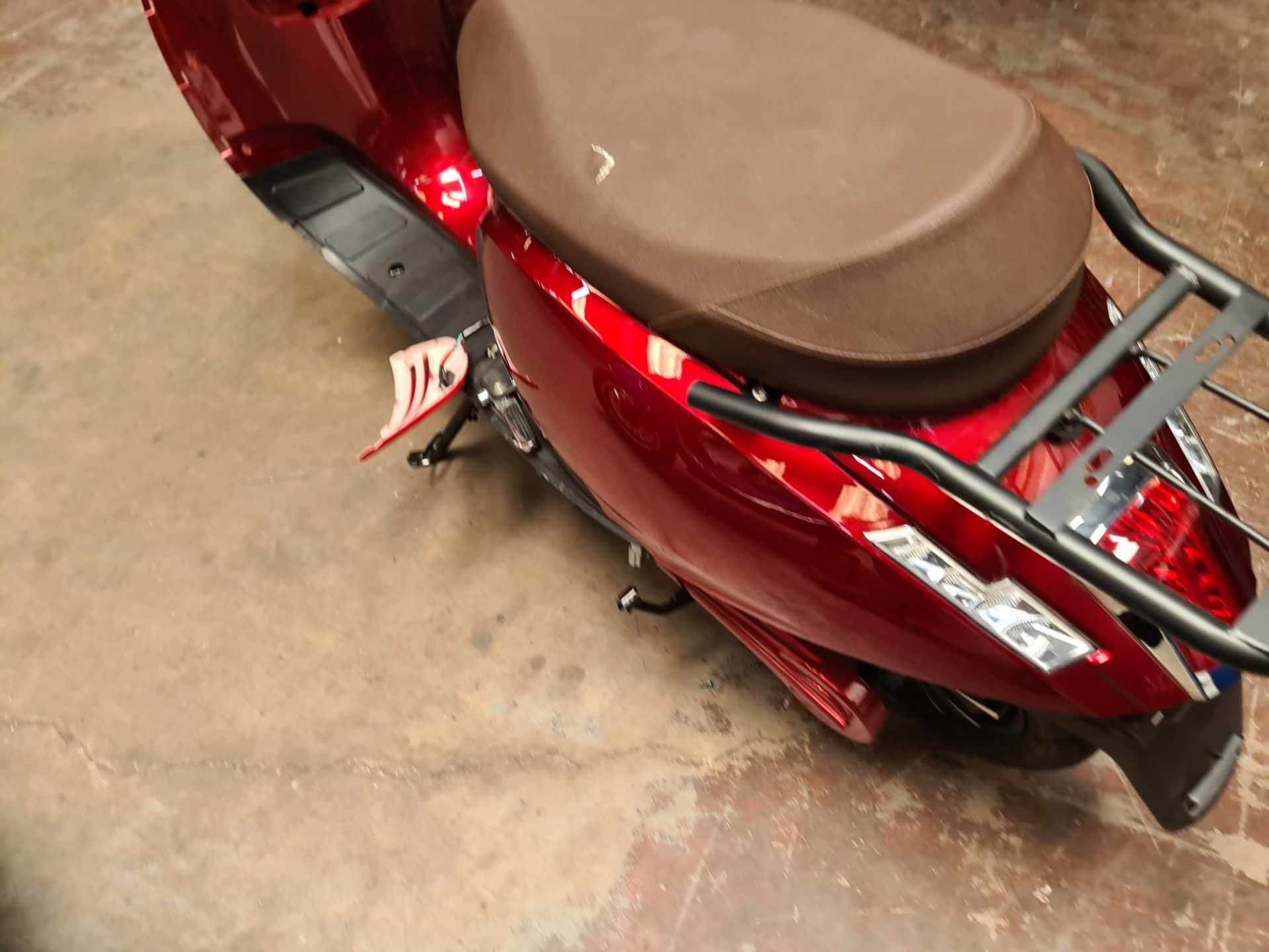 Ultra 5000 electric scooter, Non-runner. Colour: red, 125cc equivalent, 60mph top speed, 60 mile ran - Image 19 of 24