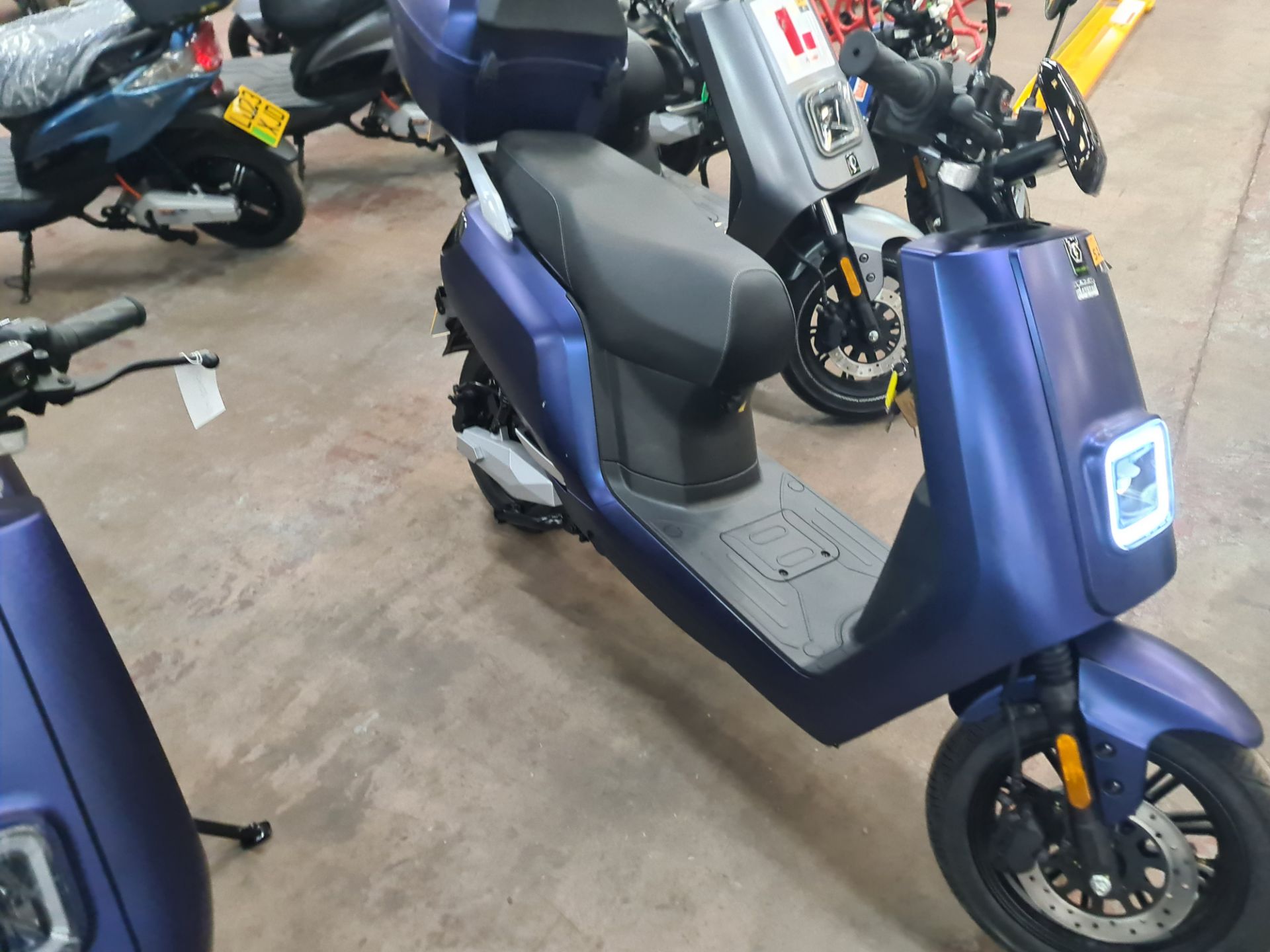 Senda 3000 dual battery electric moped, colour: blue, 50cc equivalent, 30mph top speed, 90 mile rang - Image 8 of 21